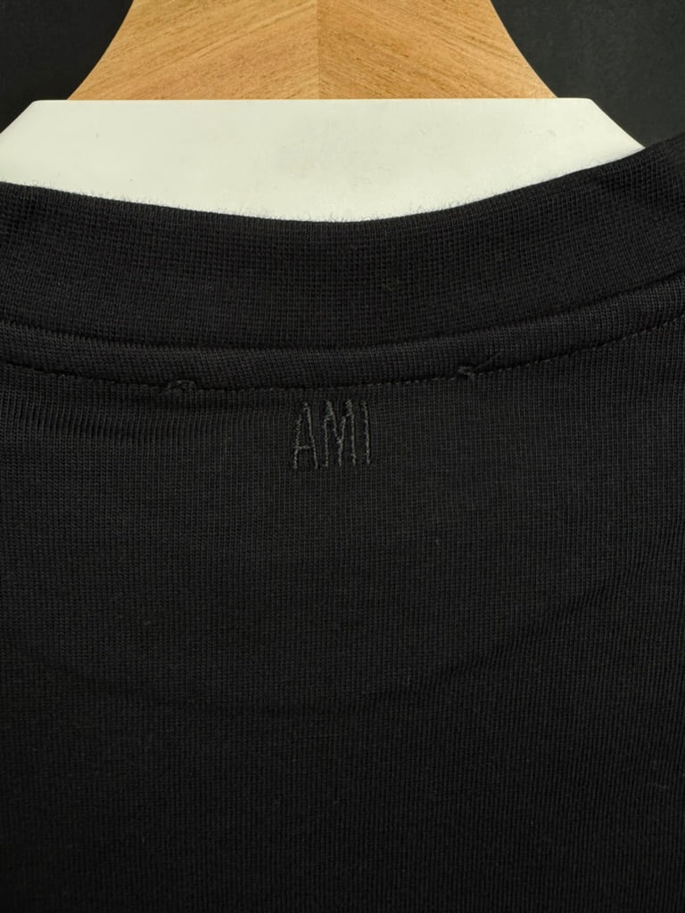 Playera Ami Mini Logo Negra Bordado UA