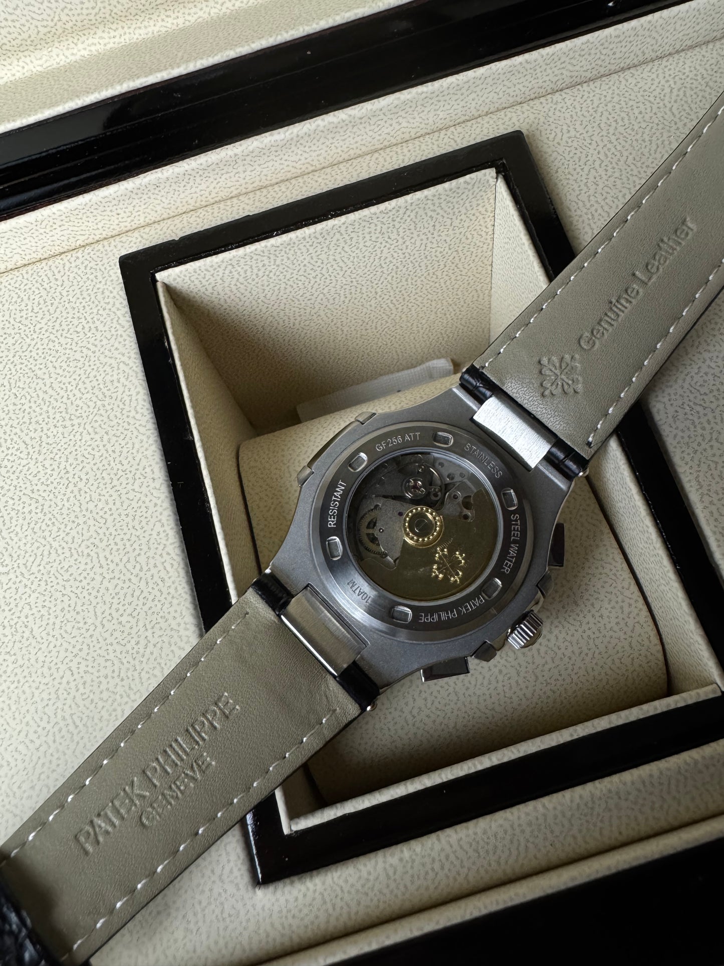 Patek Philippe Nautilus Travel Time Plata