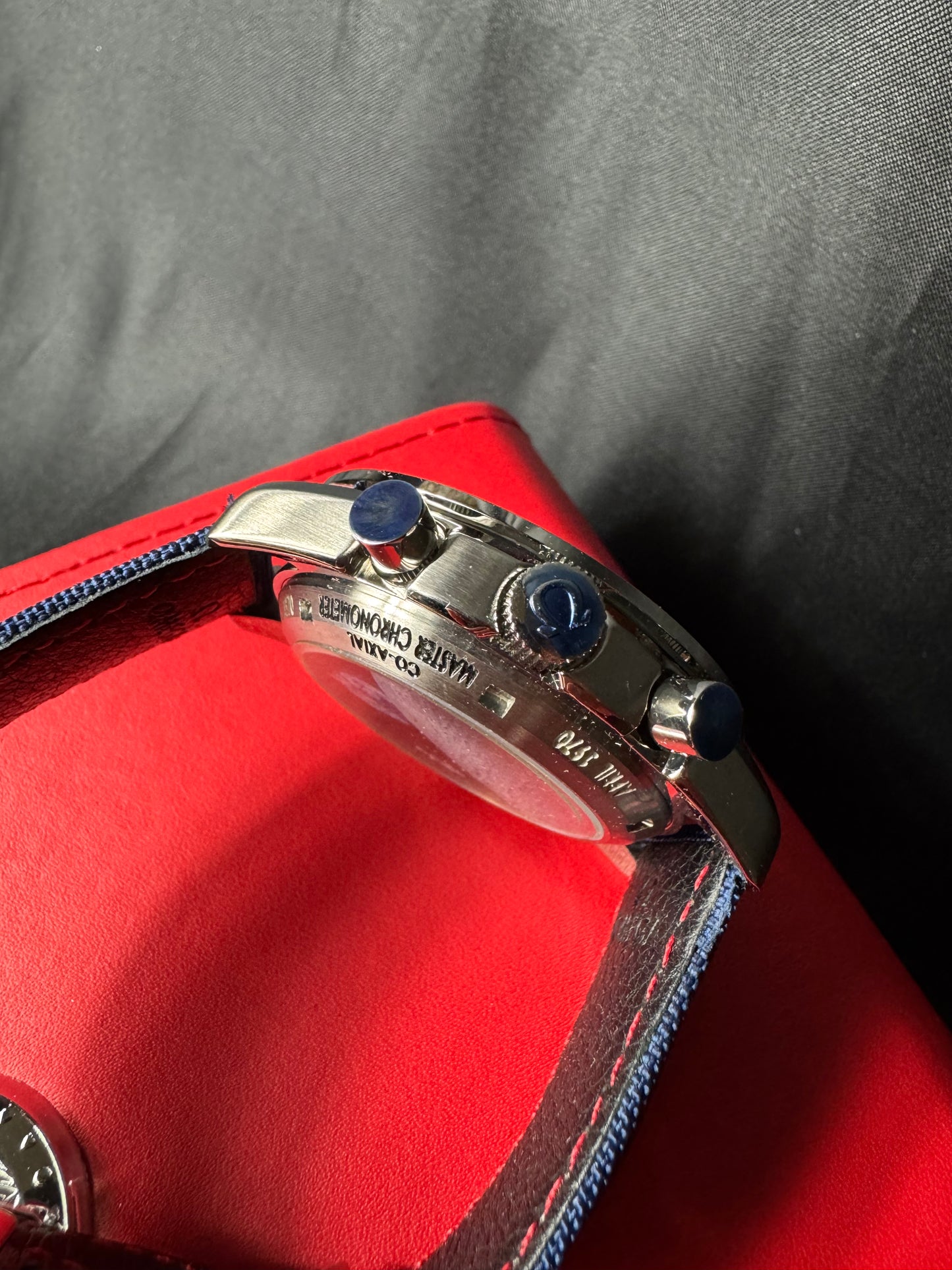 Omega – Speedmaster “Silver Snoopy Award” Japonés