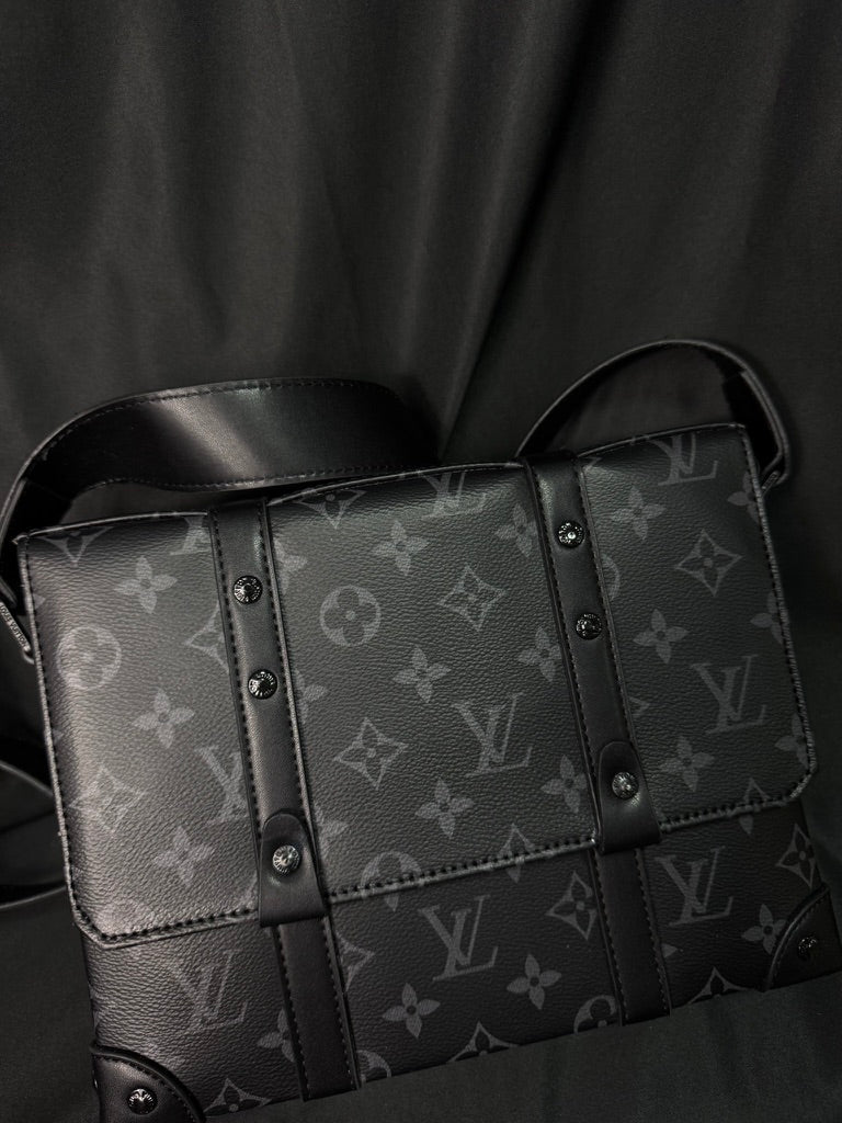Louis Vuitton Pochette Trunk – Monogram Eclipse (Black/Grey)
