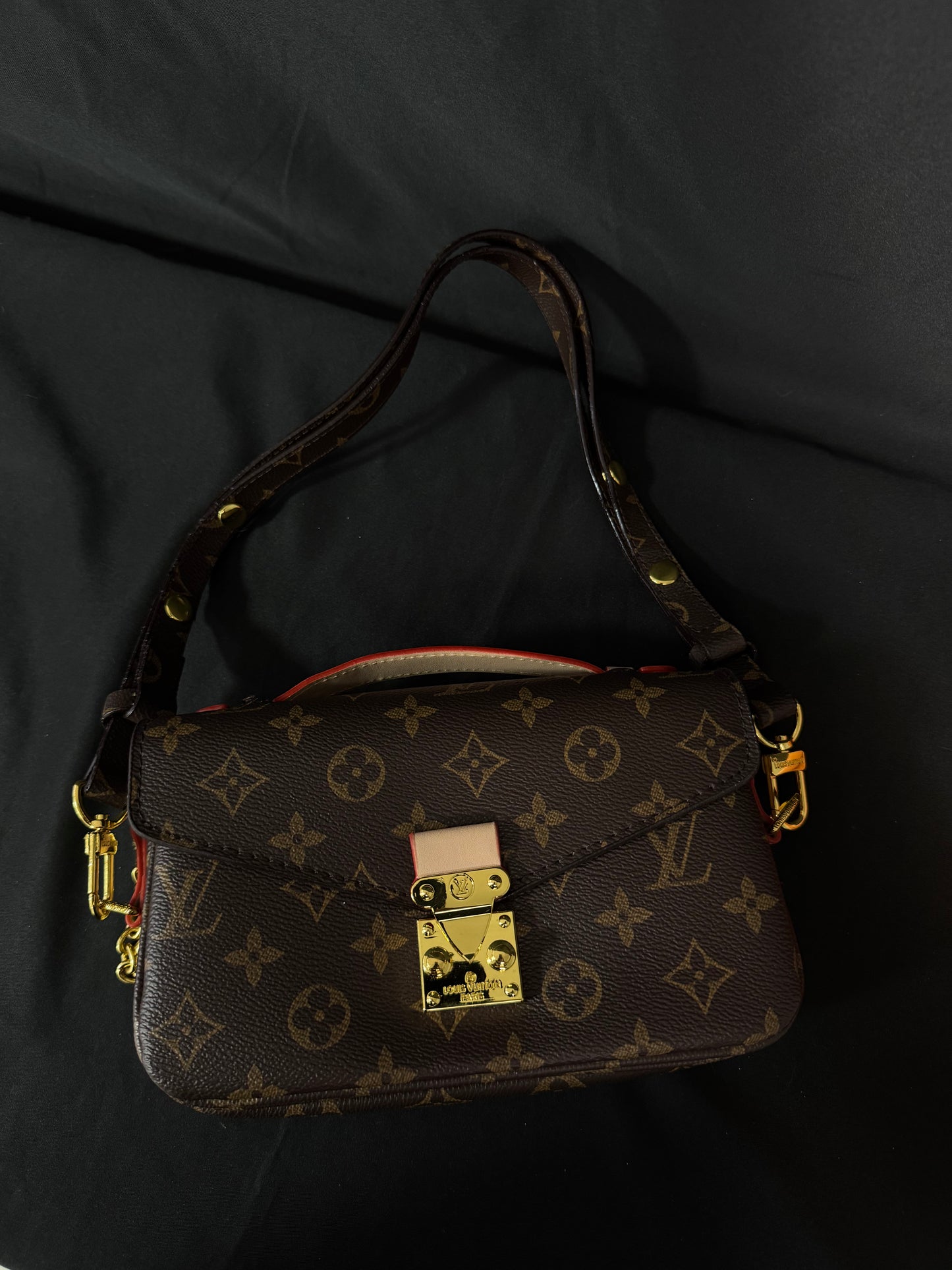 Louis Vuitton Pochette Métis Monogram