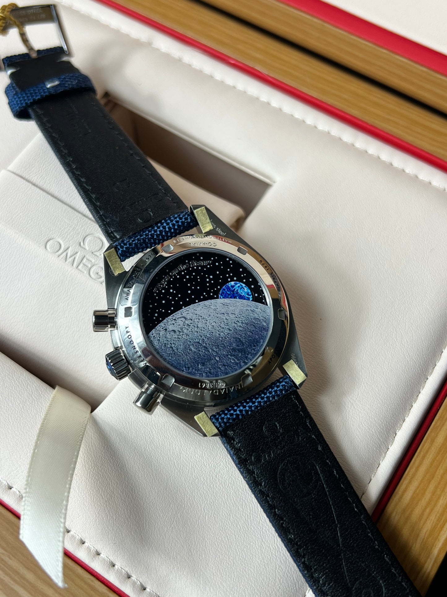 Omega Speedmaster "Snoopy" Suizo