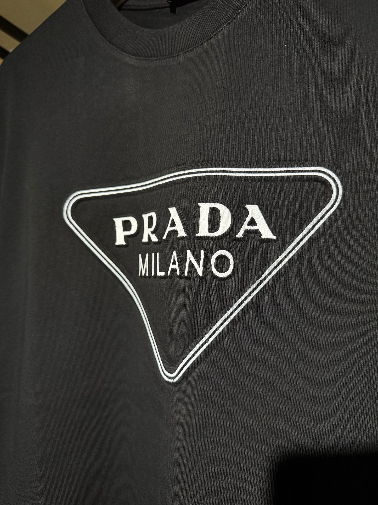 Playera Prada “Triangle Milano” – Negra