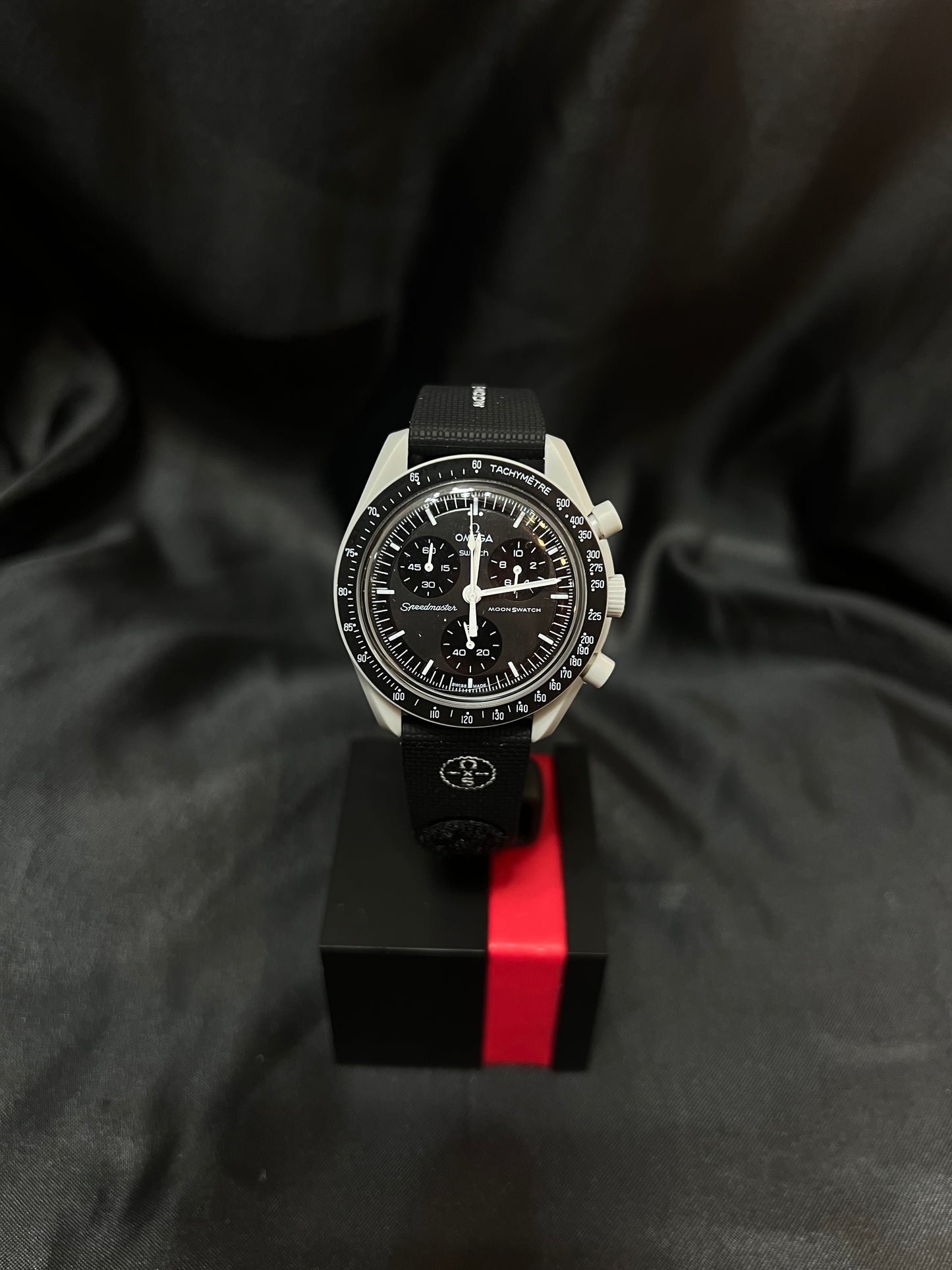 Omega Swatch Extensible Caucho Mission to Earth