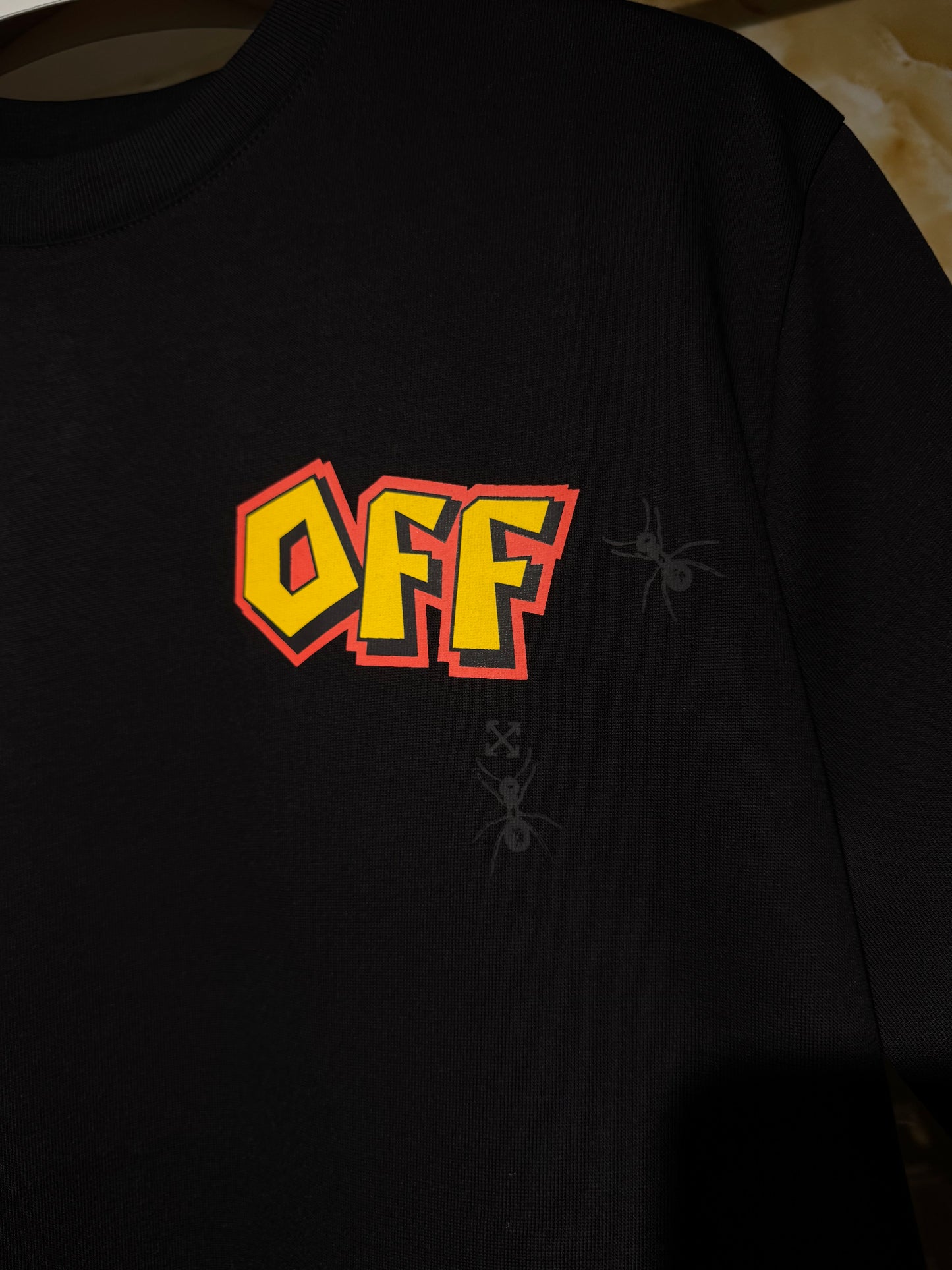Off-White – Camiseta “Yellow Arrows Ants”