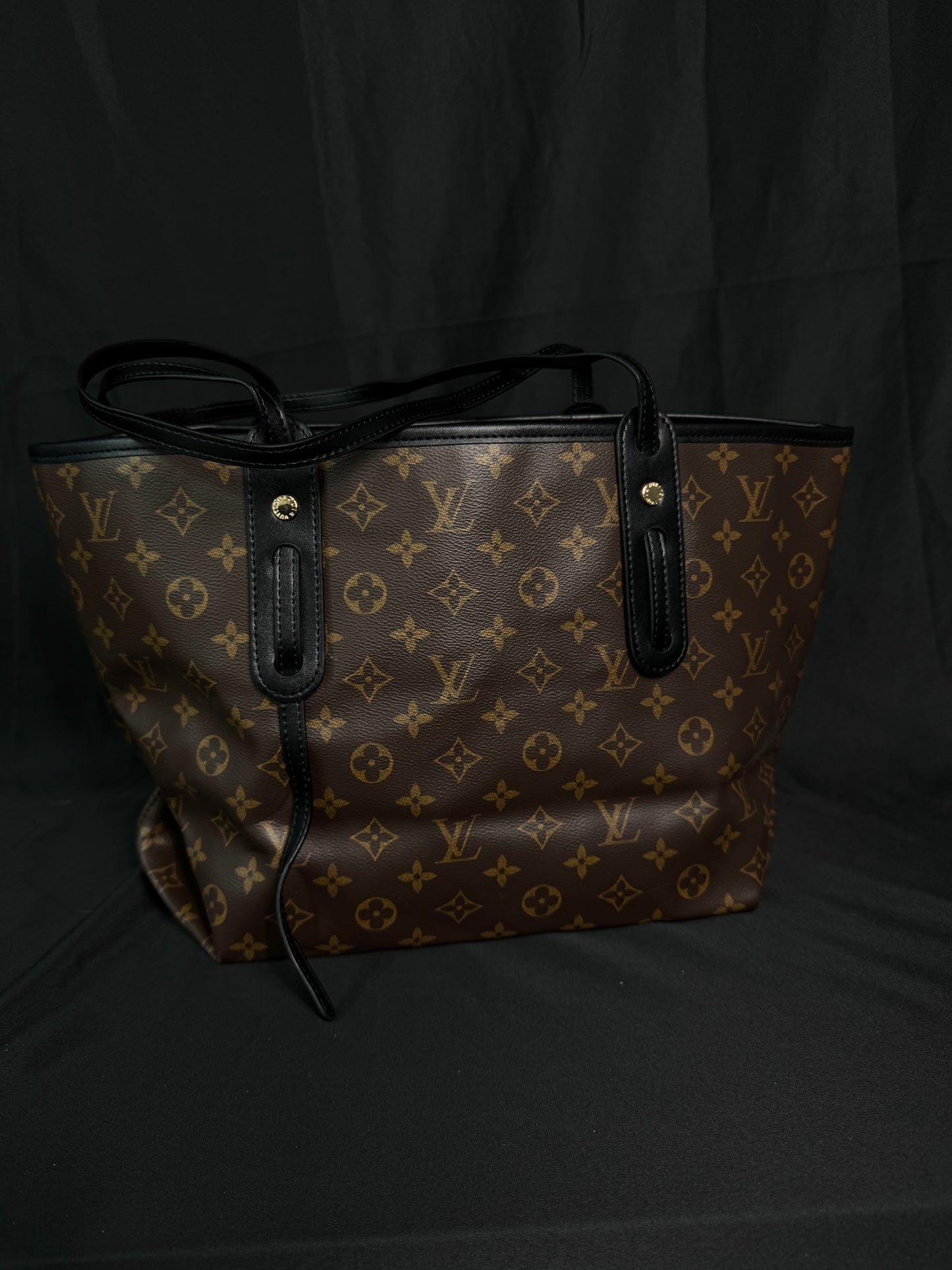 Louis Vuitton Neverfull Medium Monogram w/ Black