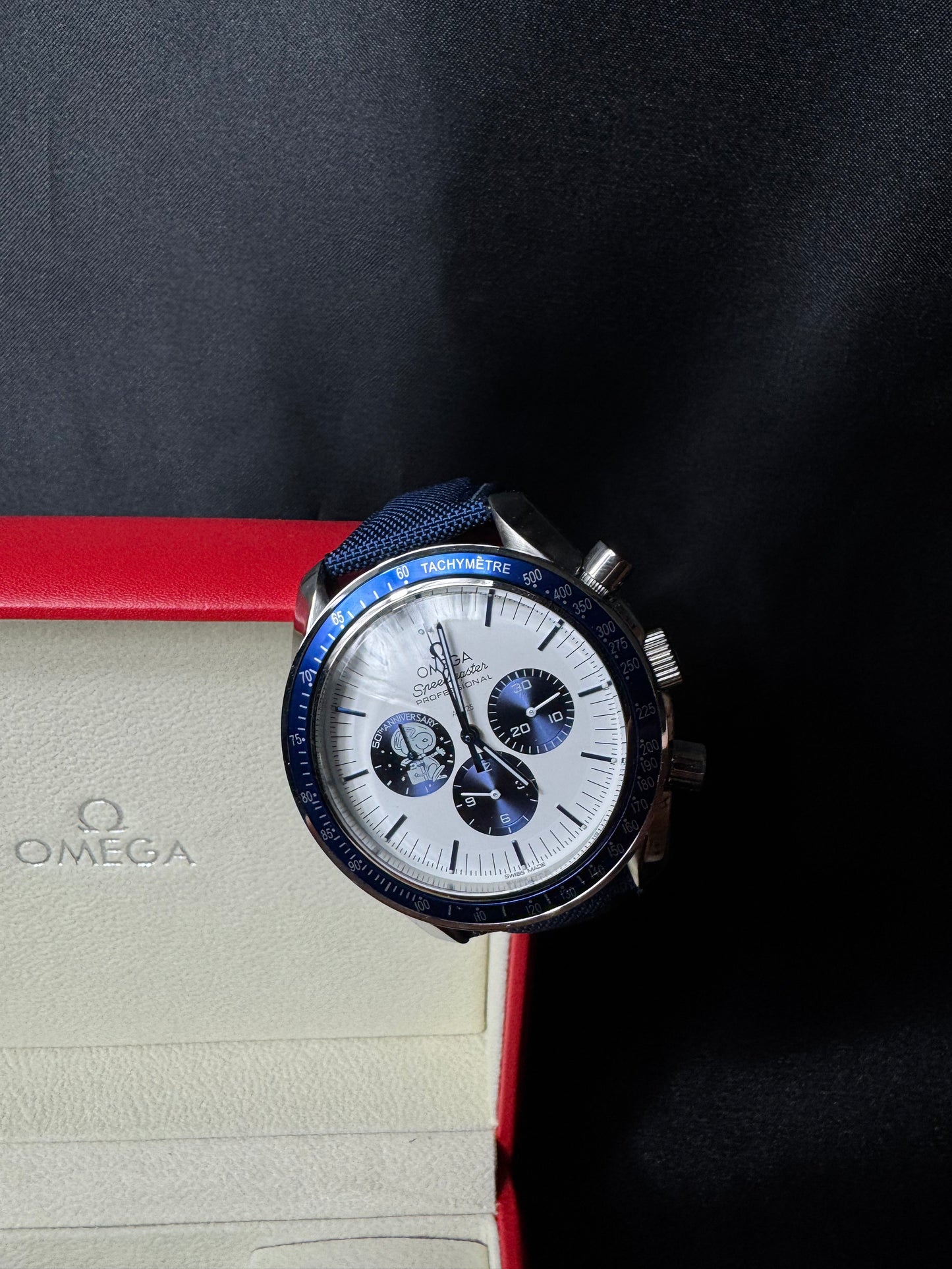 Omega – Speedmaster “Silver Snoopy Award” Japonés