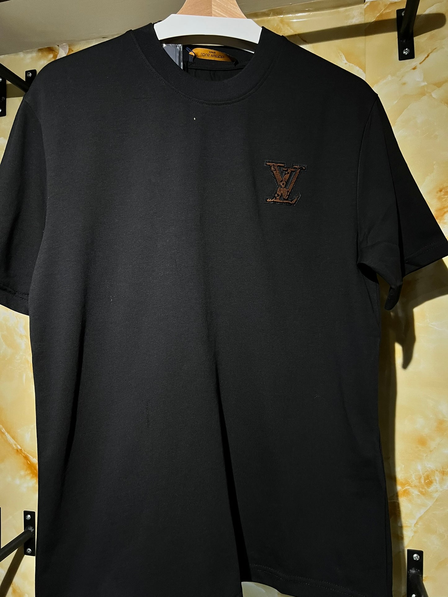 Louis Vuitton LV Patch Tee Negra