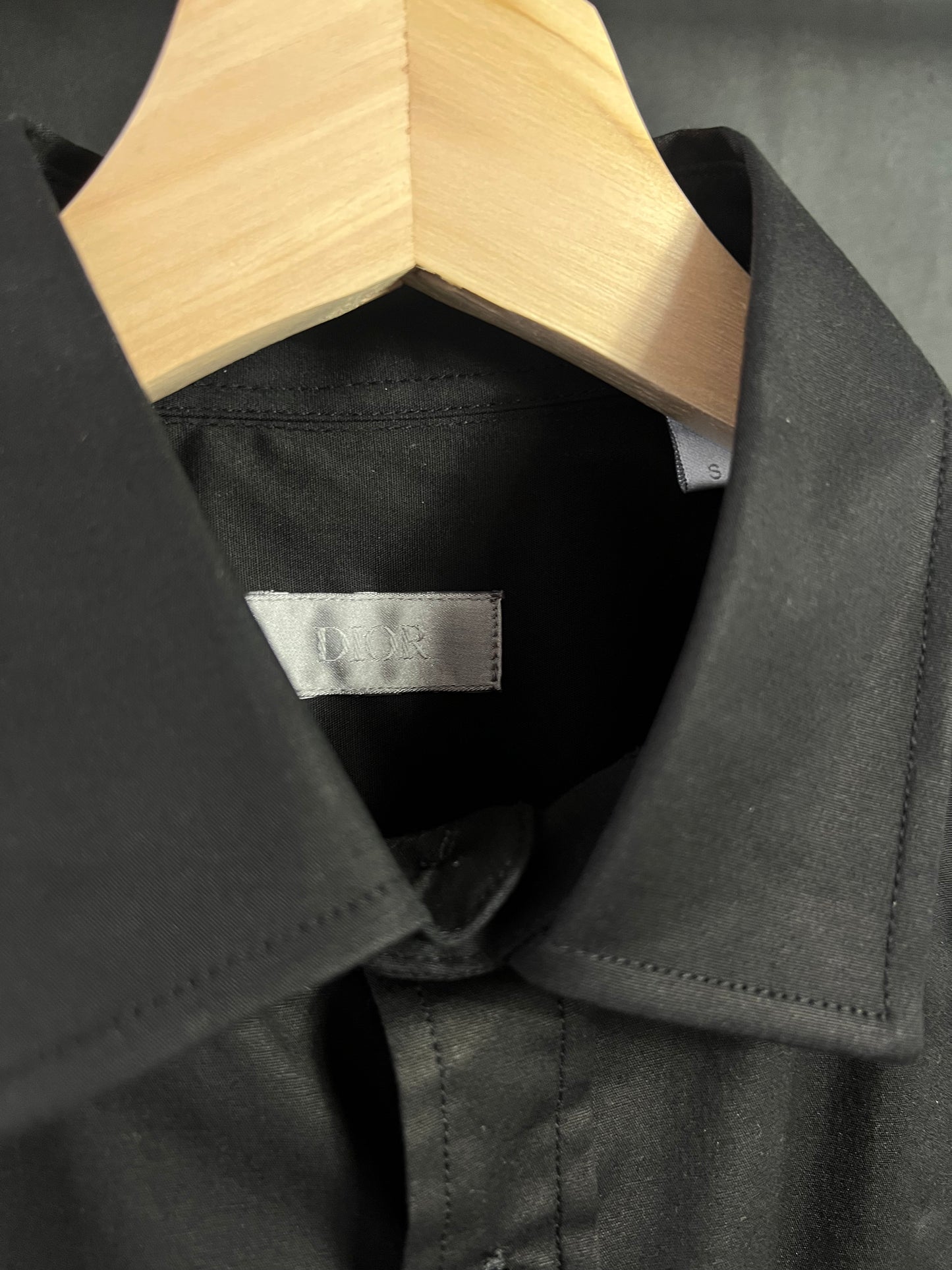Camisa Dior Kaws Logo Negra UA
