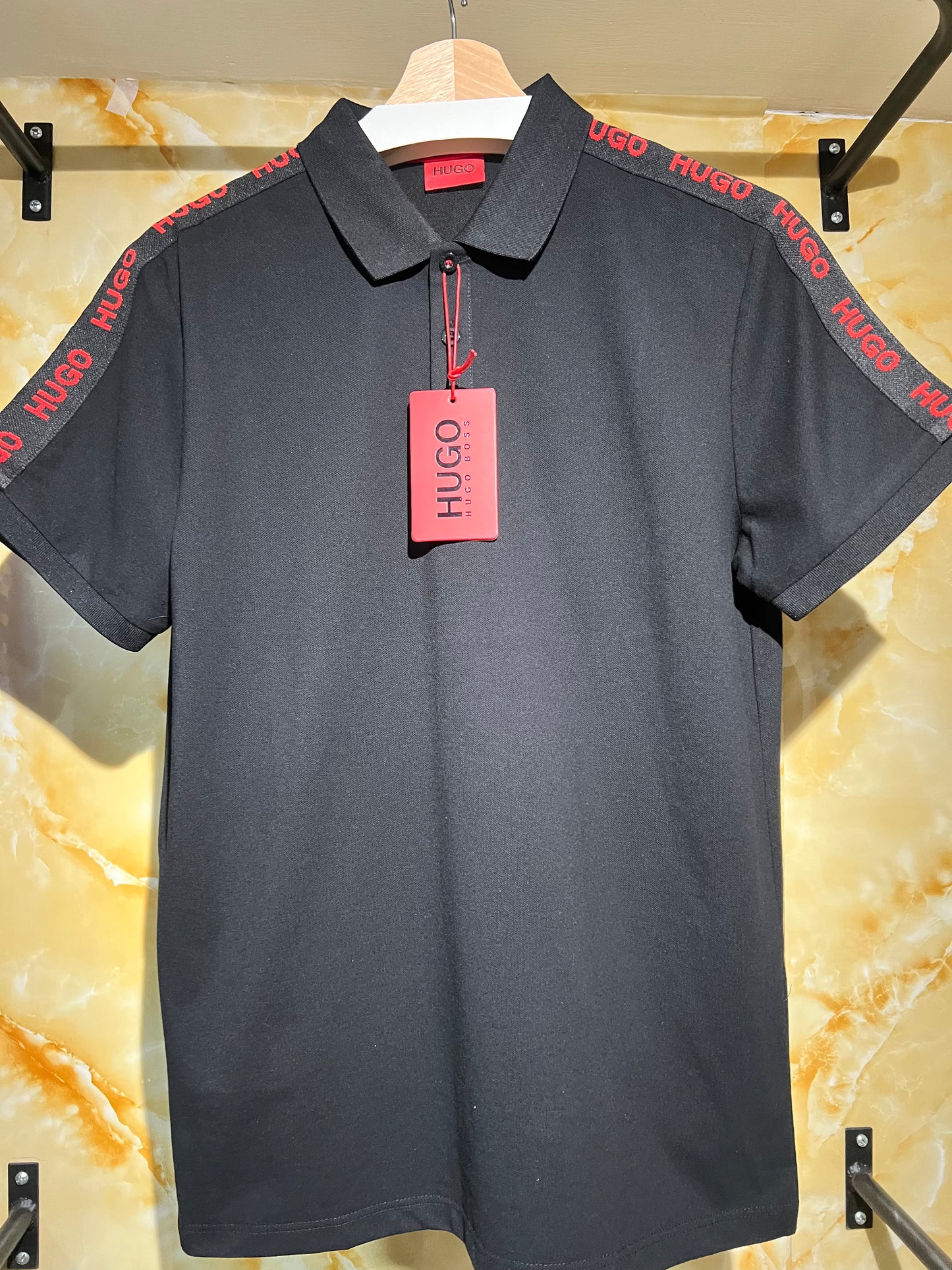 Boss Playera Polo Negra Letras Rojas