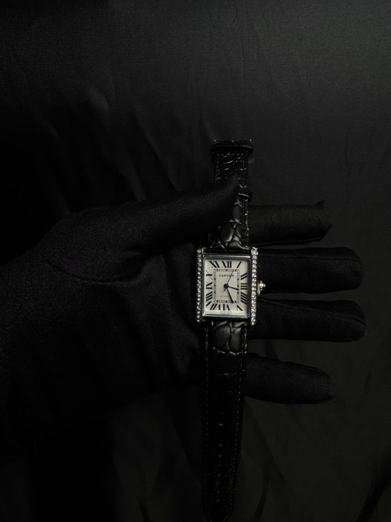 Reloj Cartier Tank Negro con Pedrería