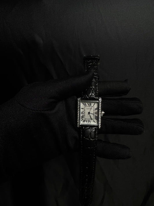 Reloj Cartier Tank Negro con Pedrería