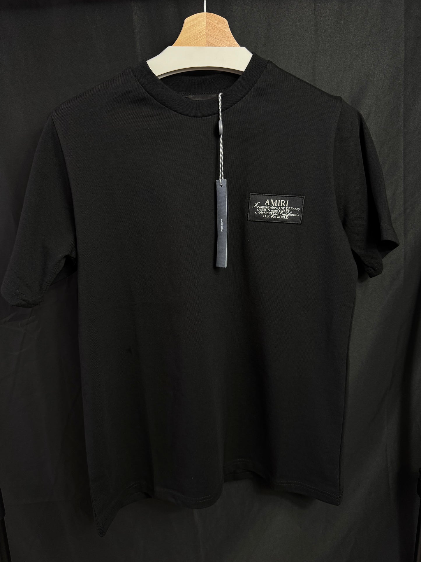 Playera Amiri Parche Bordado Negra UA