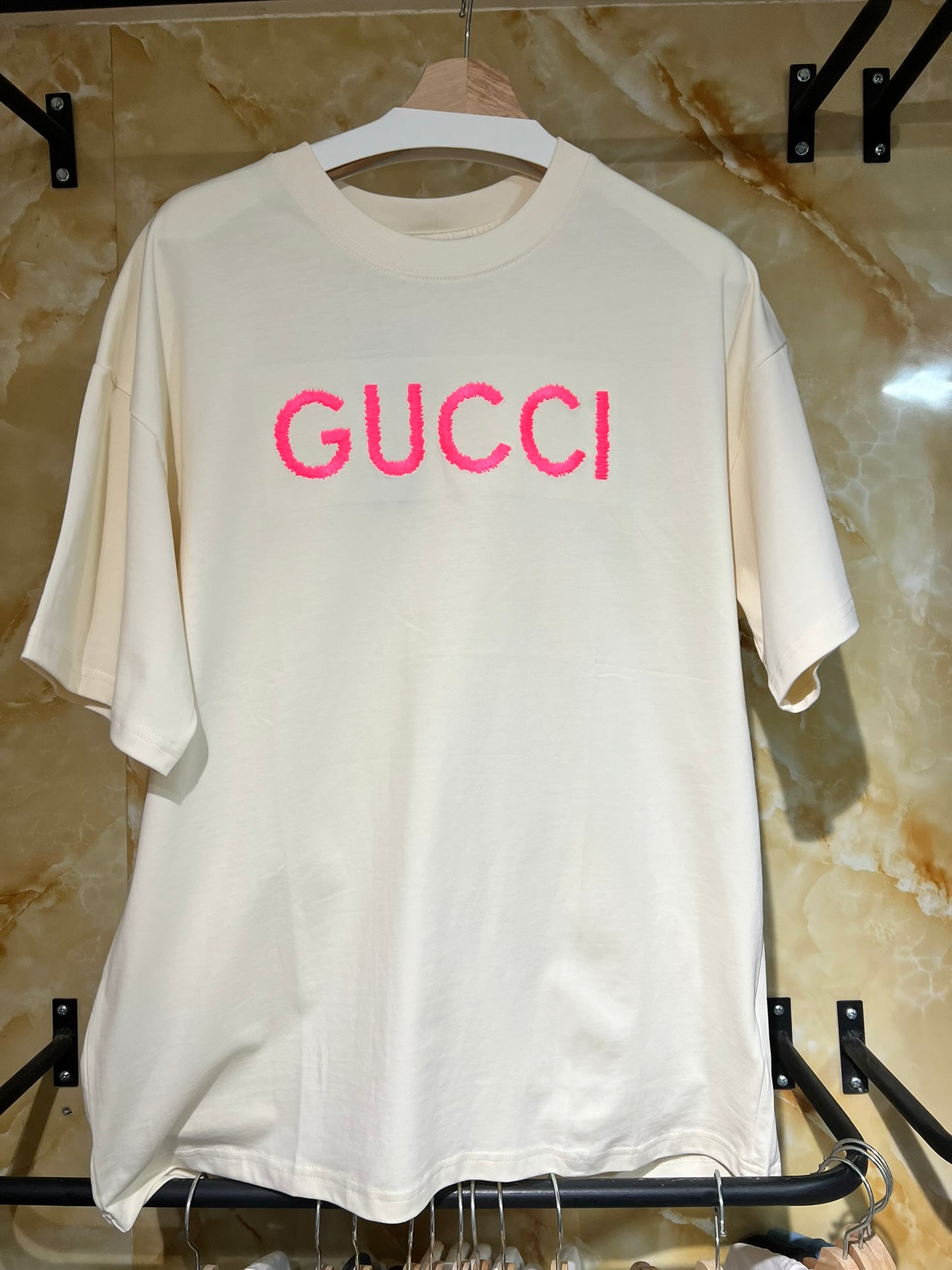 Playera Gucci Blanca Logo Rosa Bordado