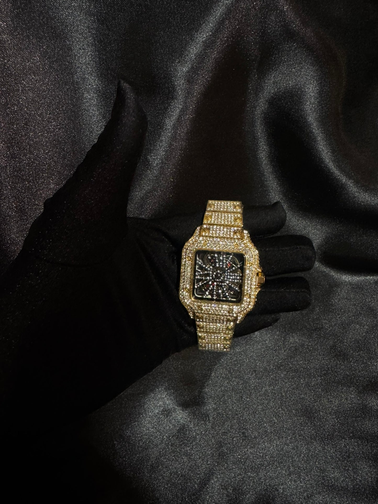 Reloj Cartier Full Ice Dorado