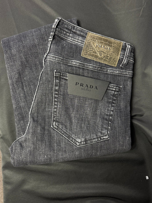 Jeans Prada Negros Etiqueta Piel con Placa