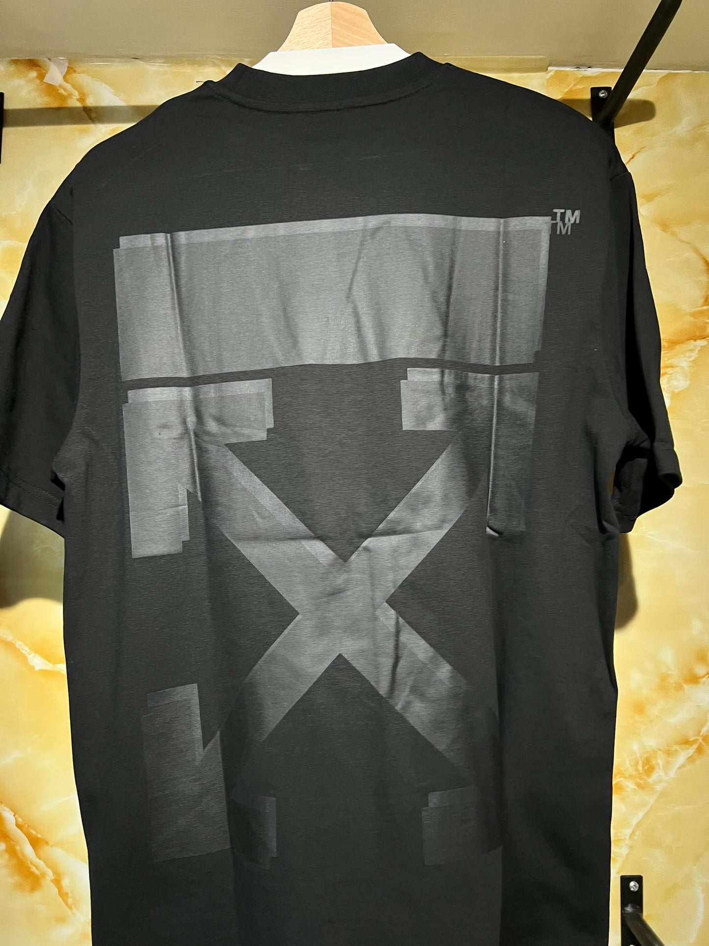 Off-White Matte Arrows Tee Negra