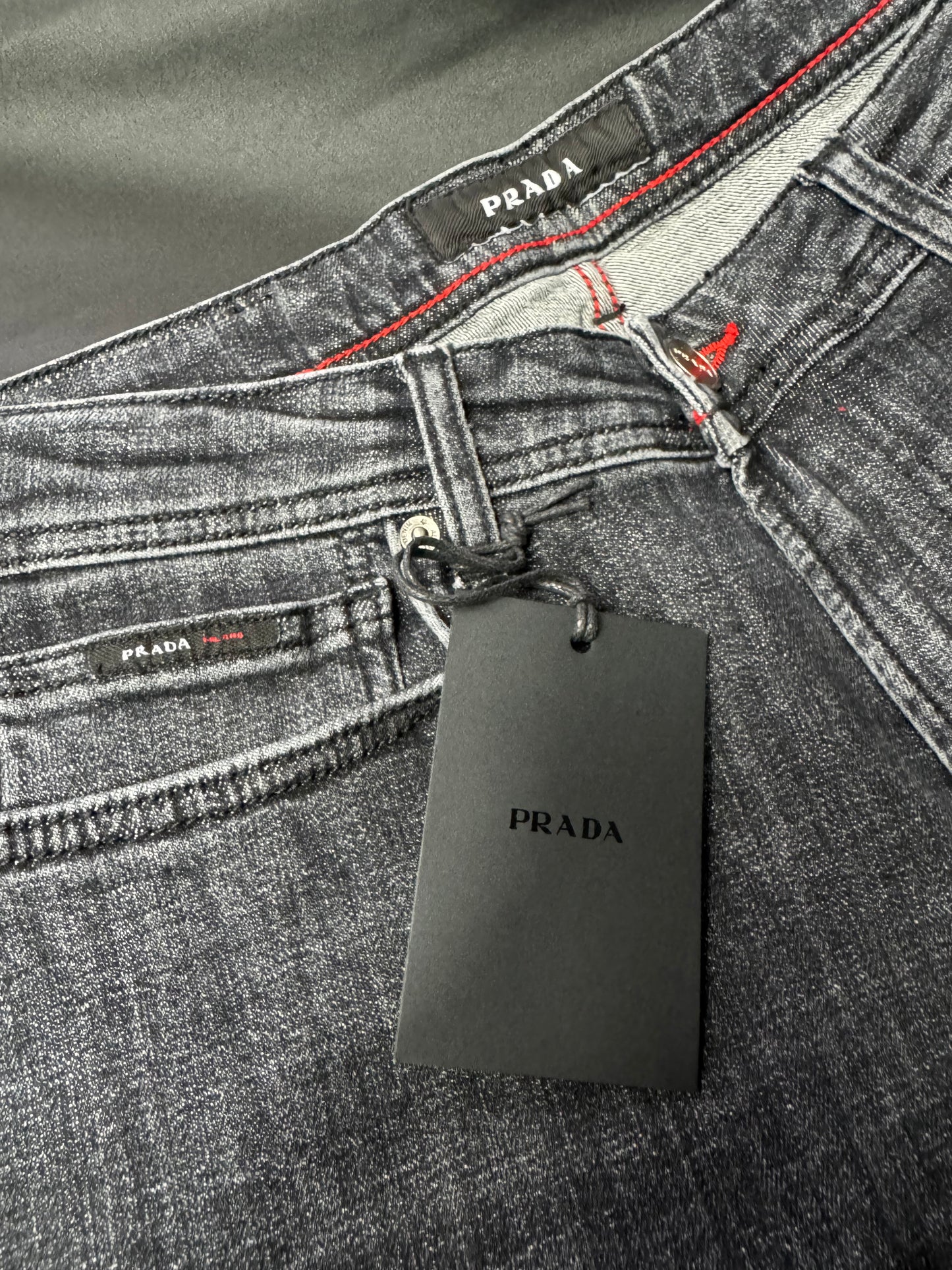 Jeans Prada Negros Etiqueta Piel con Placa