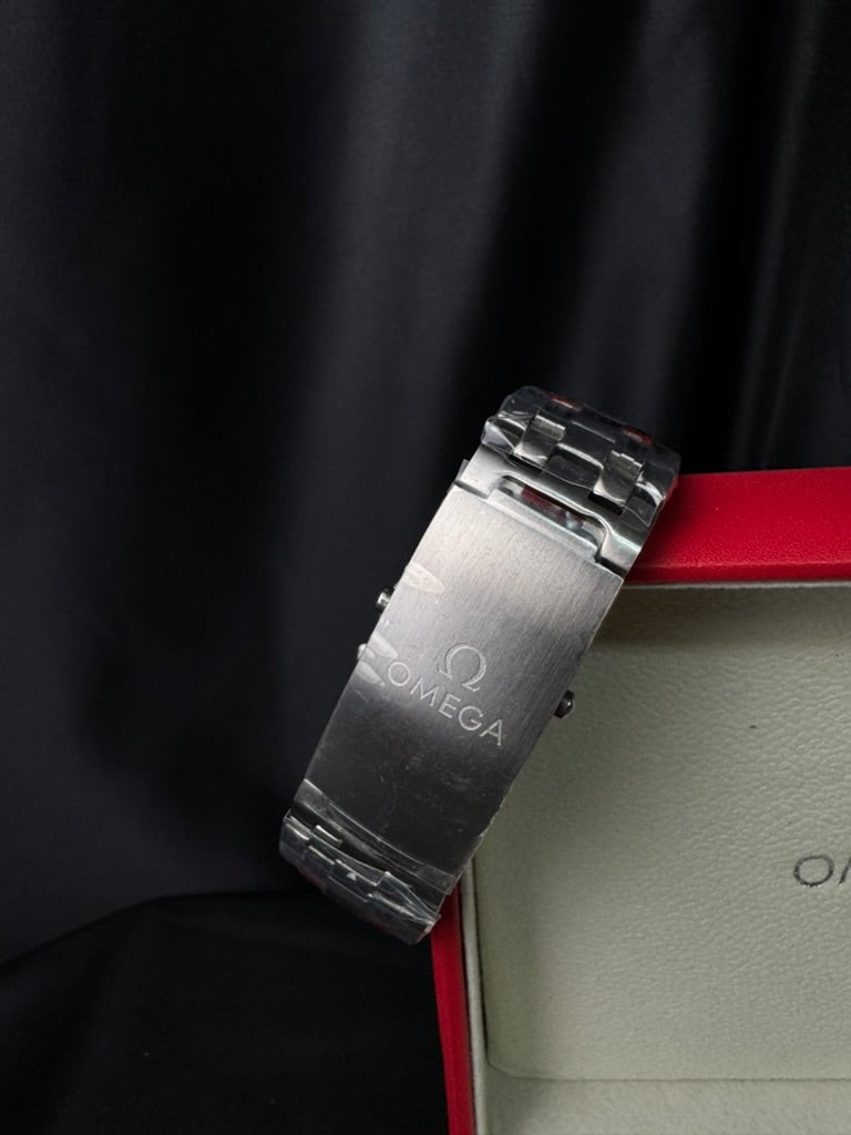 Omega Seamaster James Bond