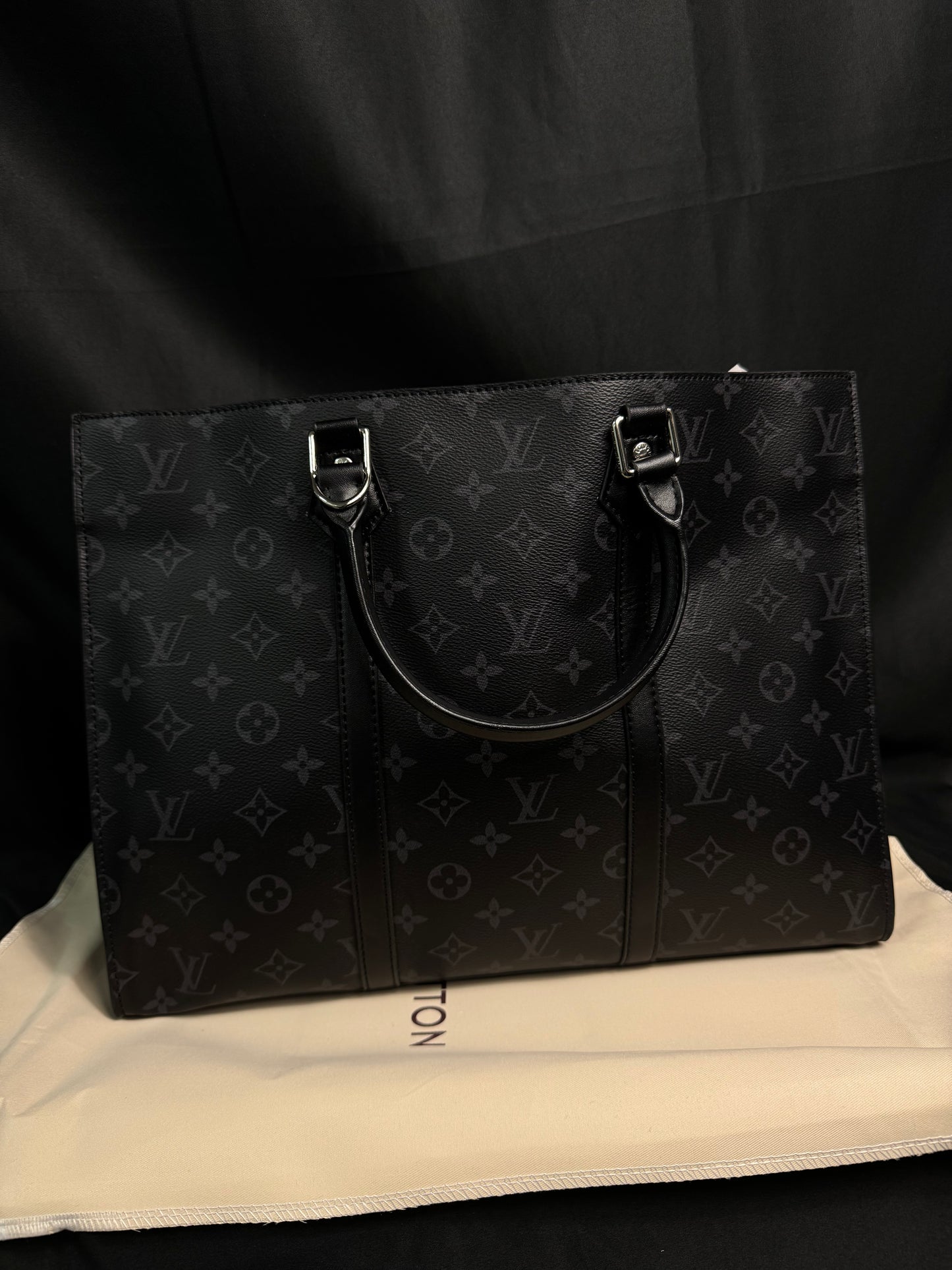 Louis Vuitton Sac Plat Portafolio Monogram Eclipse