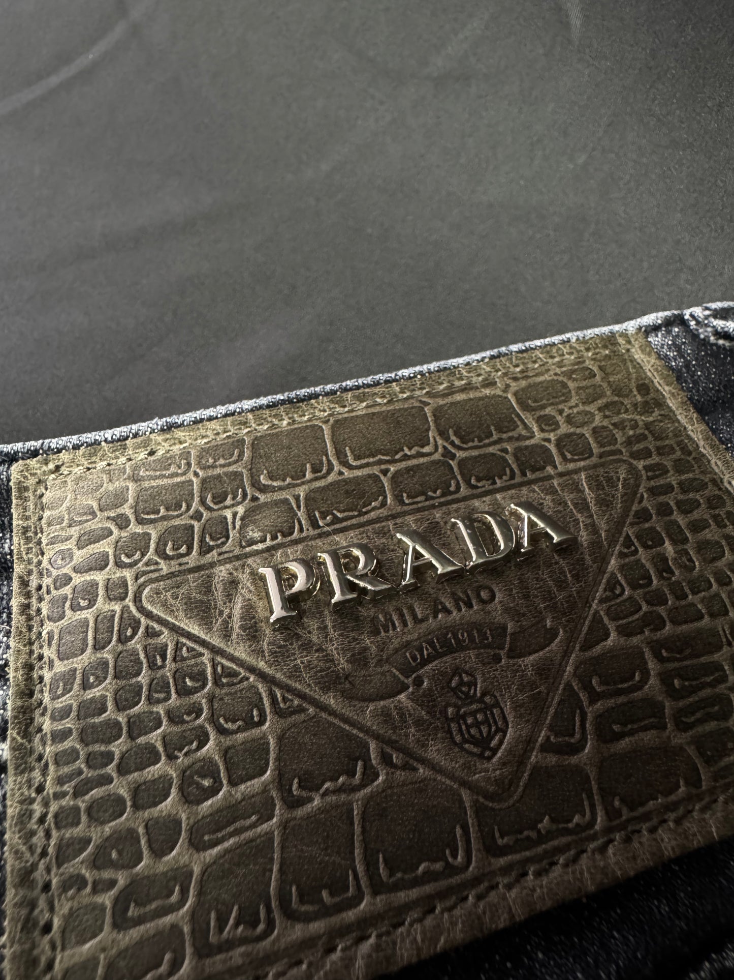 Jeans Prada Negros Etiqueta Piel con Placa