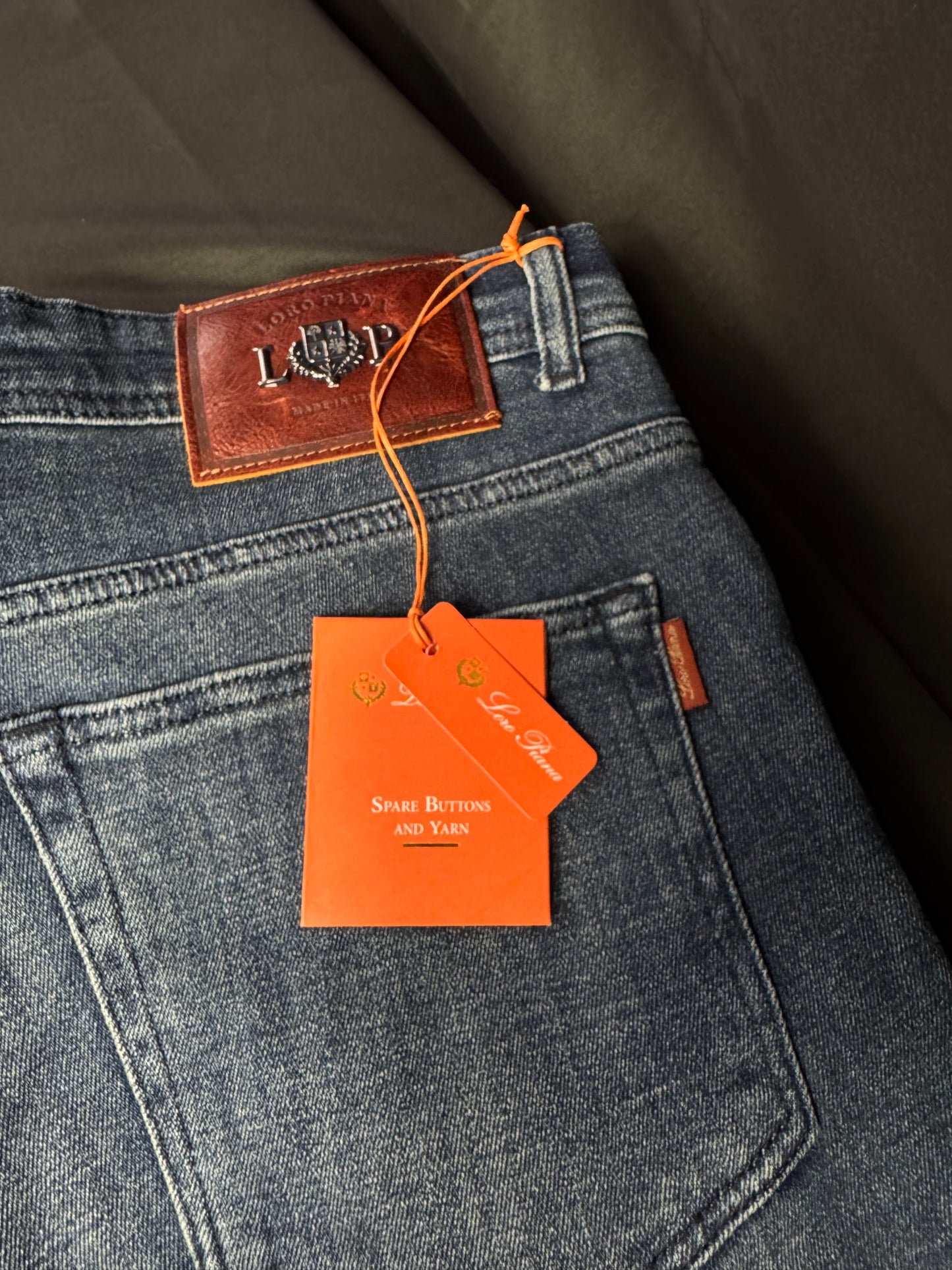 Jeans Loro Piana con Placa