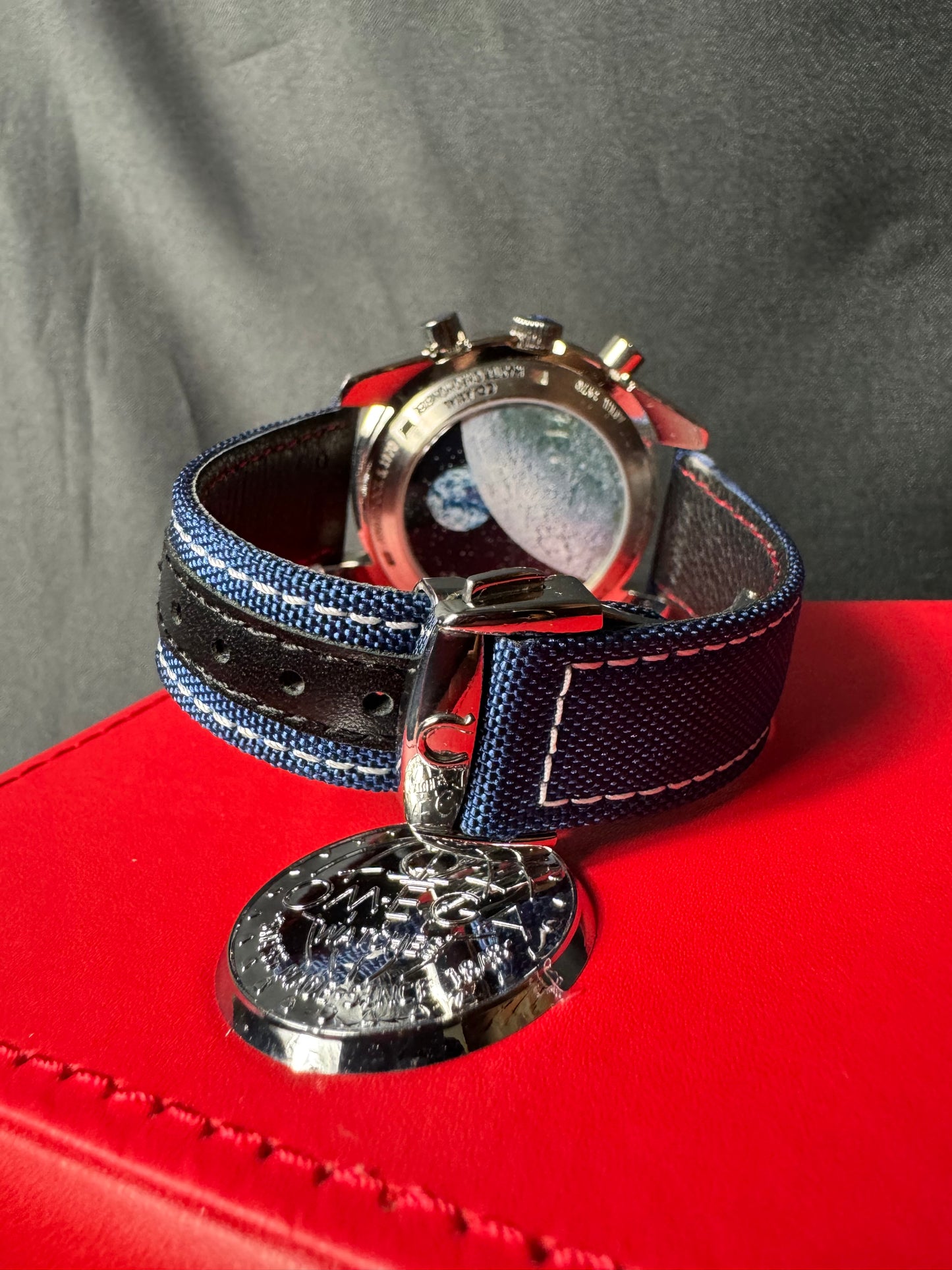 Omega – Speedmaster “Silver Snoopy Award” Japonés