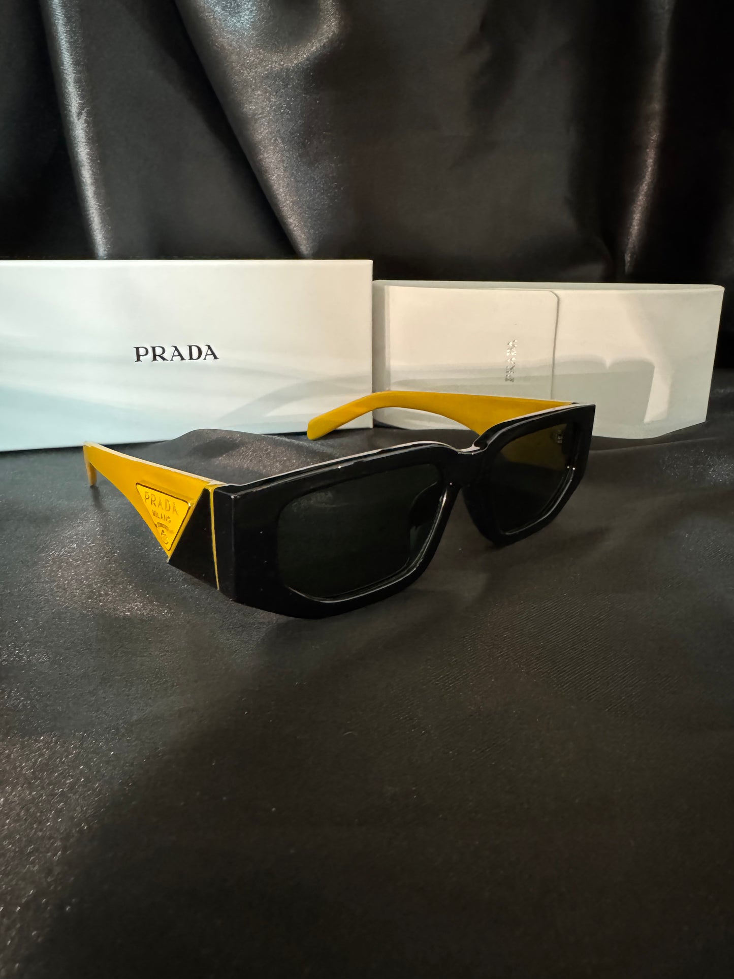 Lentes Prada Negro con Amarillo