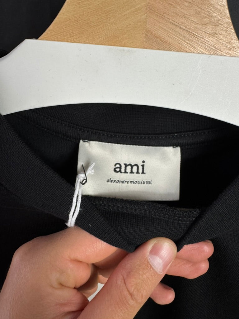 Playera Ami Mini Logo Negra Bordado UA