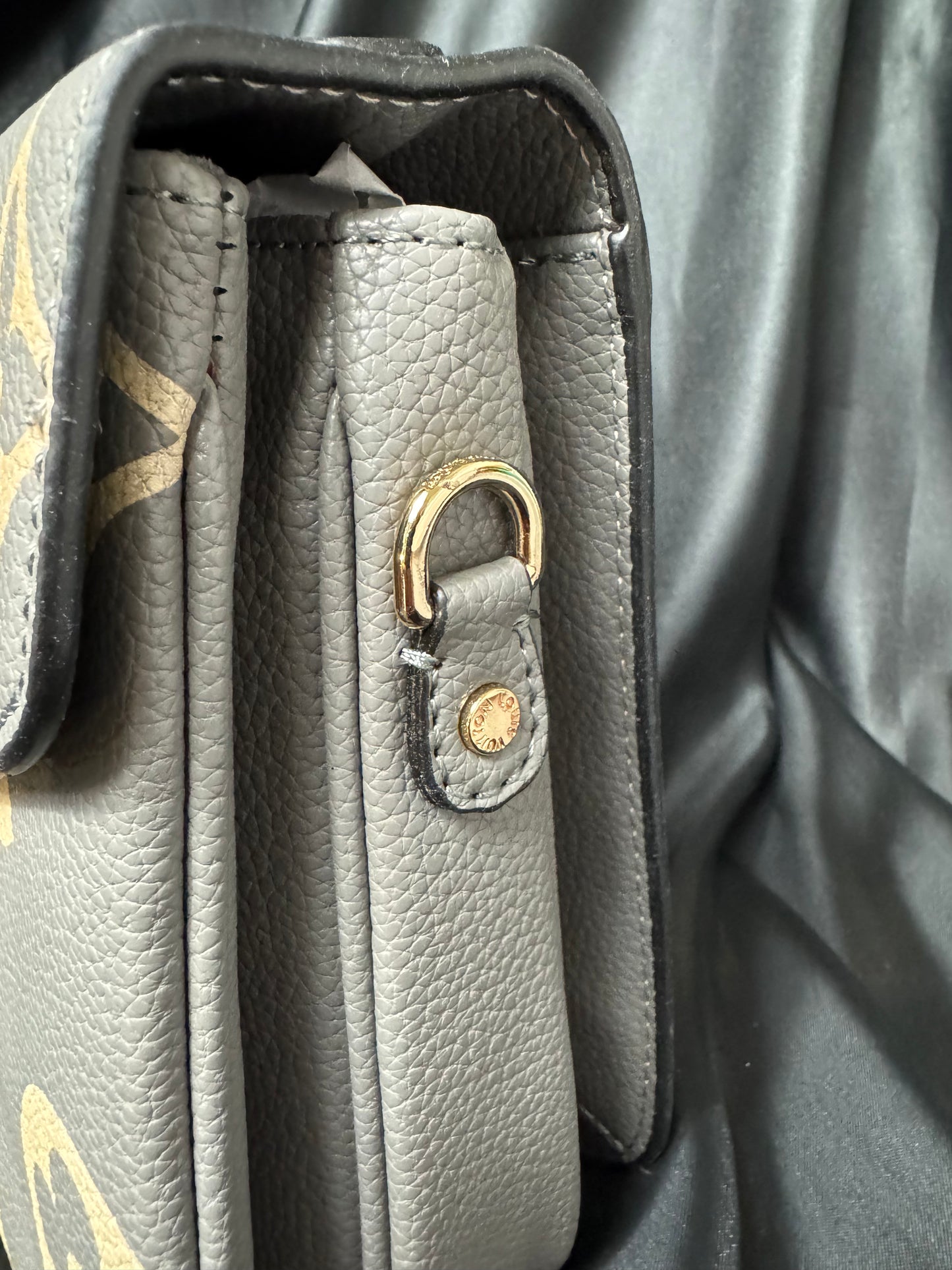 Louis Vuitton Metis Turtle Dove Azul