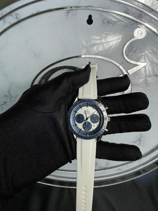 Reloj Omega Speedmaster Blanco con Azúl