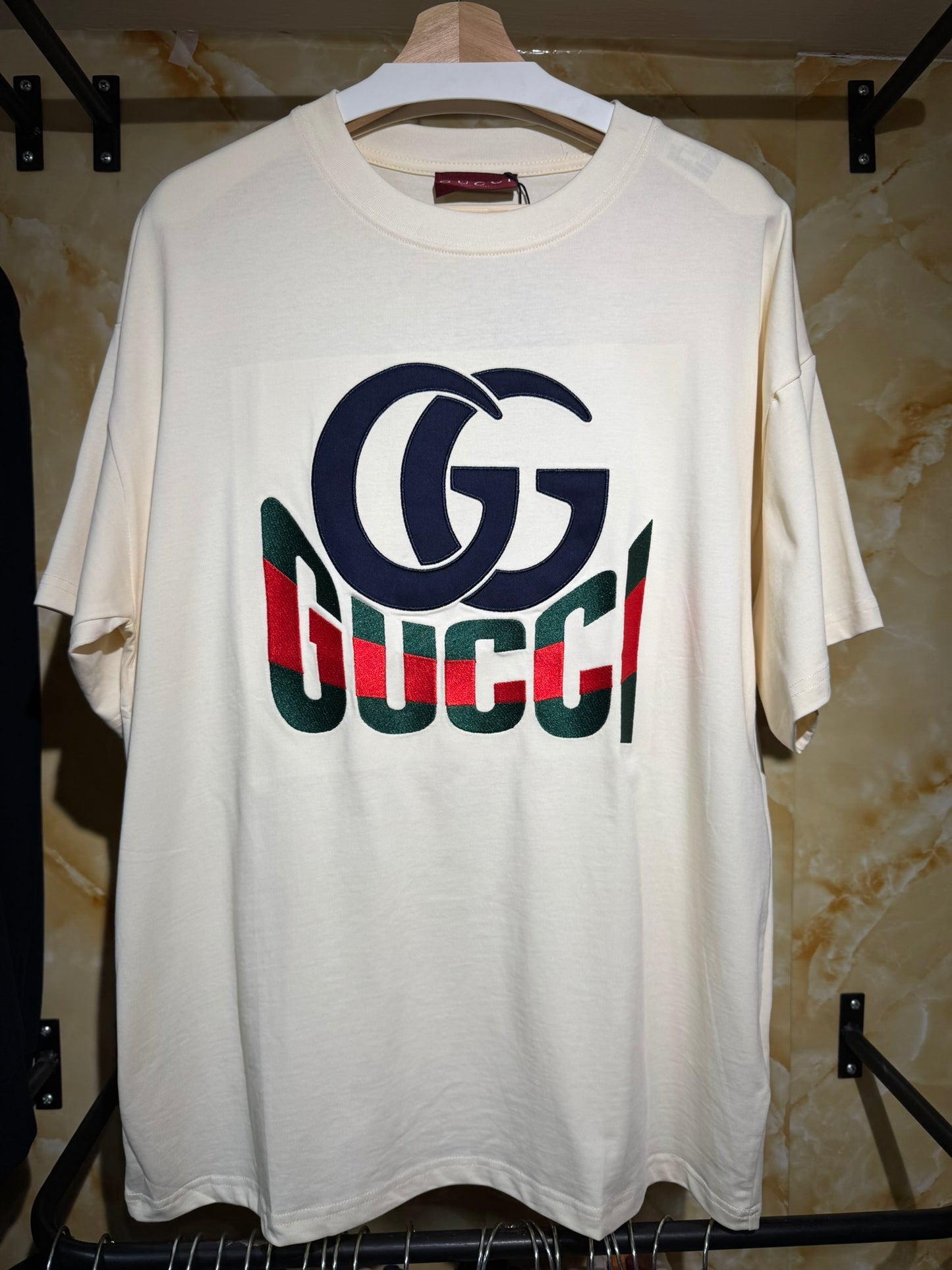 Gucci – Oversize GG Gucci Logo T-Shirt (White).