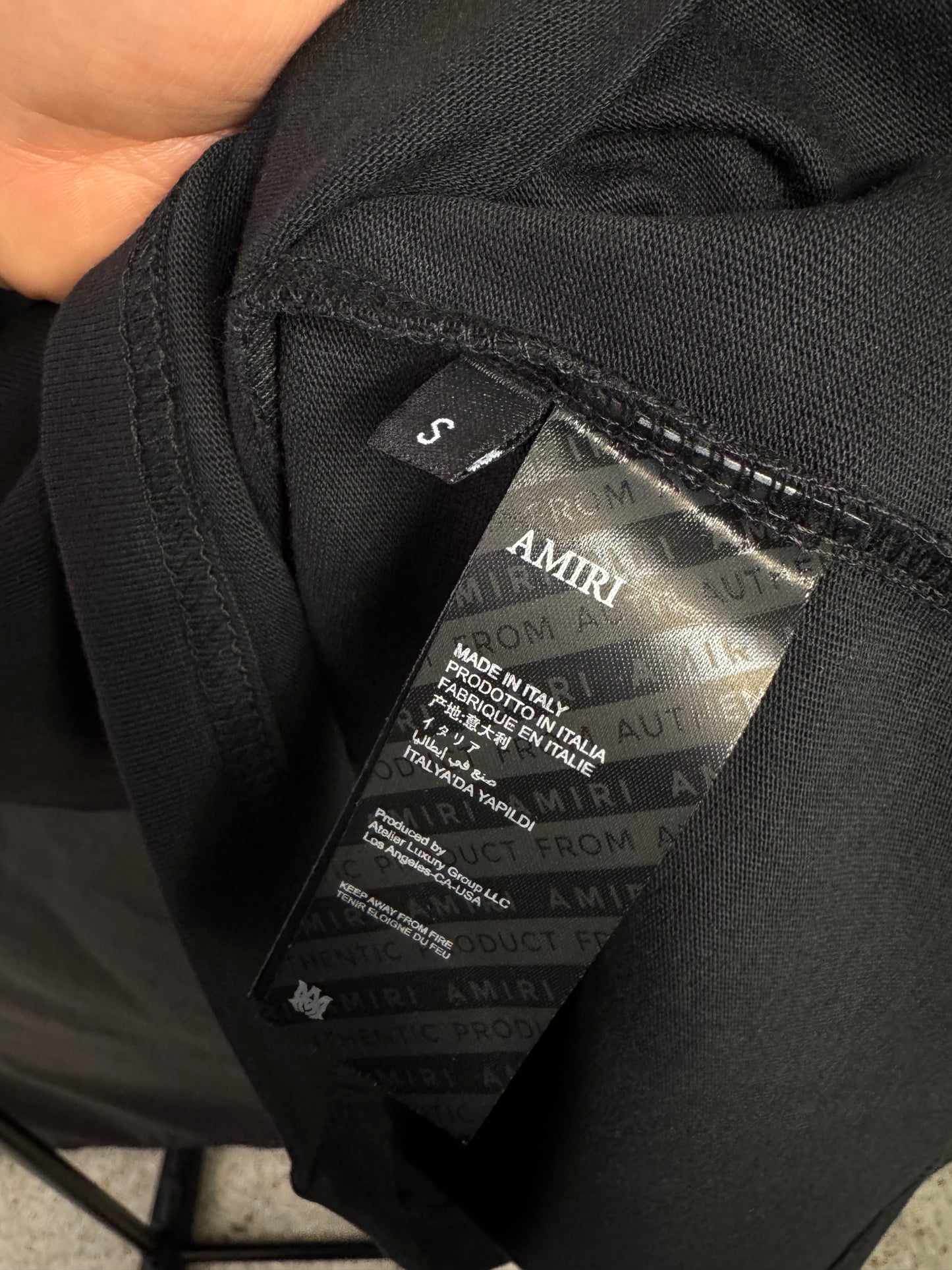 Playera Amiri Parche Bordado Negra UA