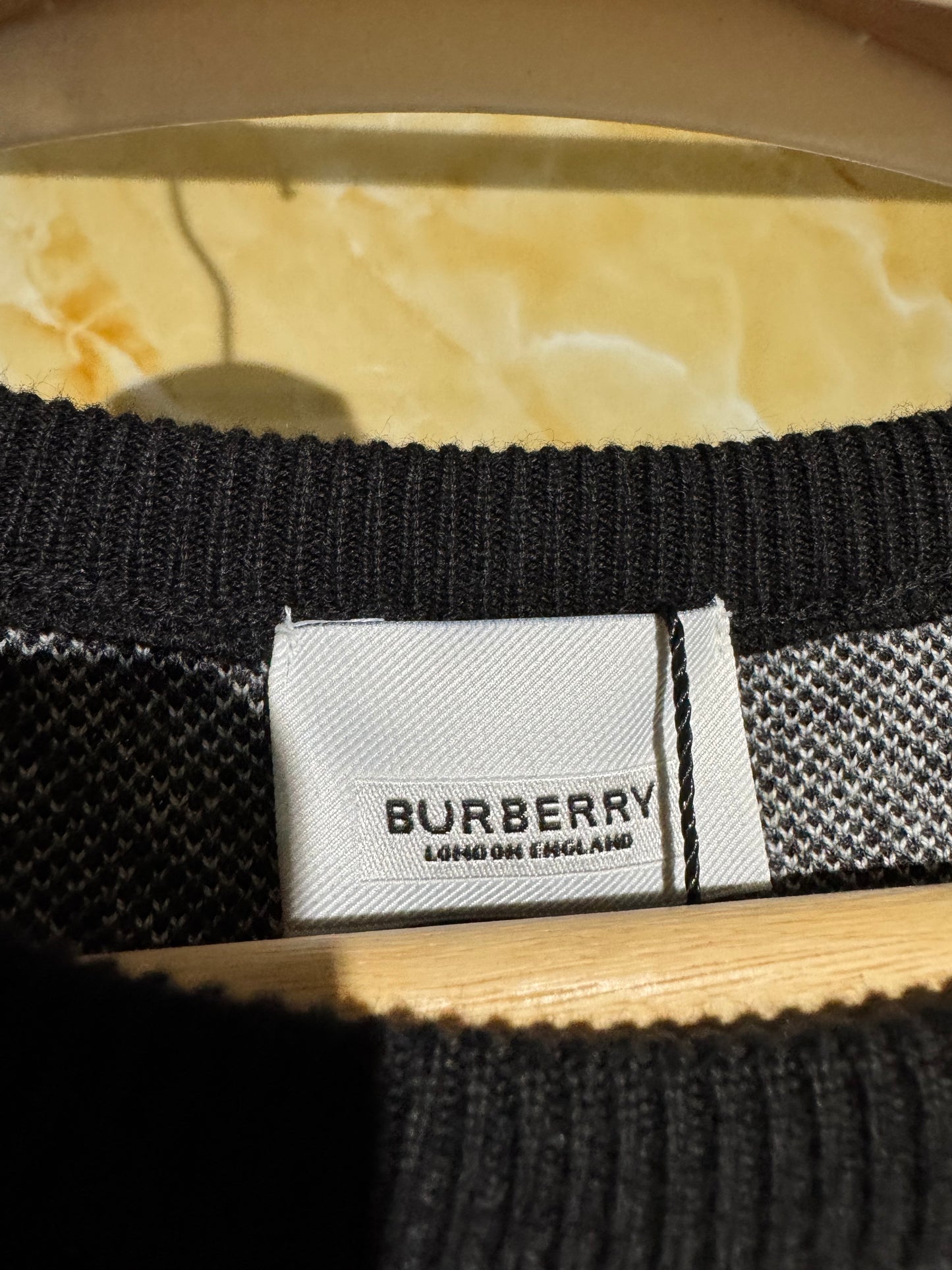 Burberry Sueter Monograma