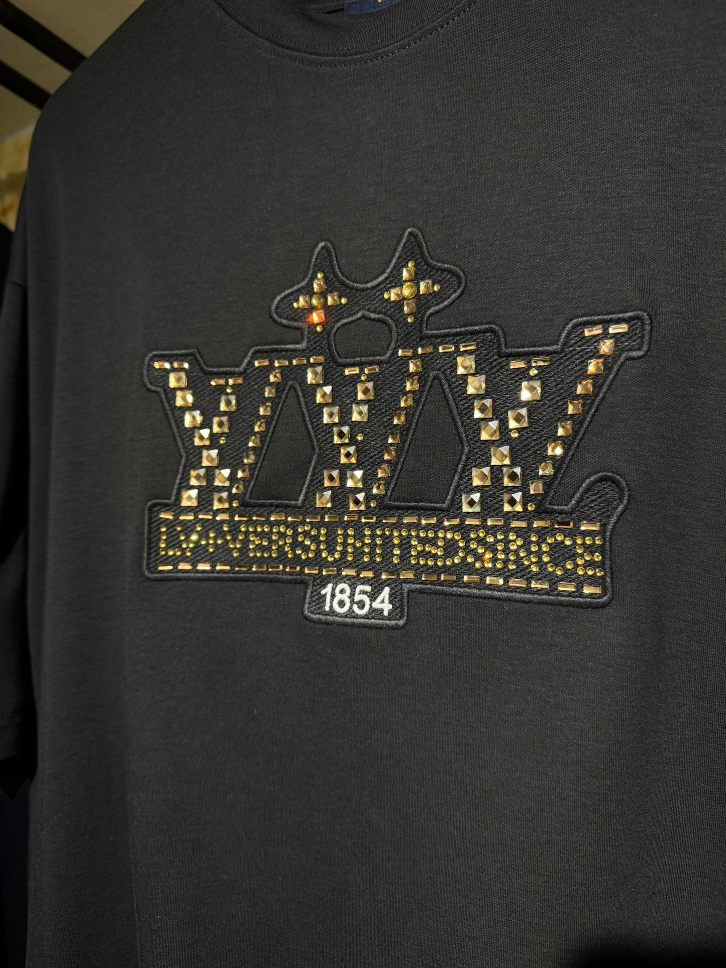 Louis Vuitton – LV Crown Studded T-Shirt (Black).