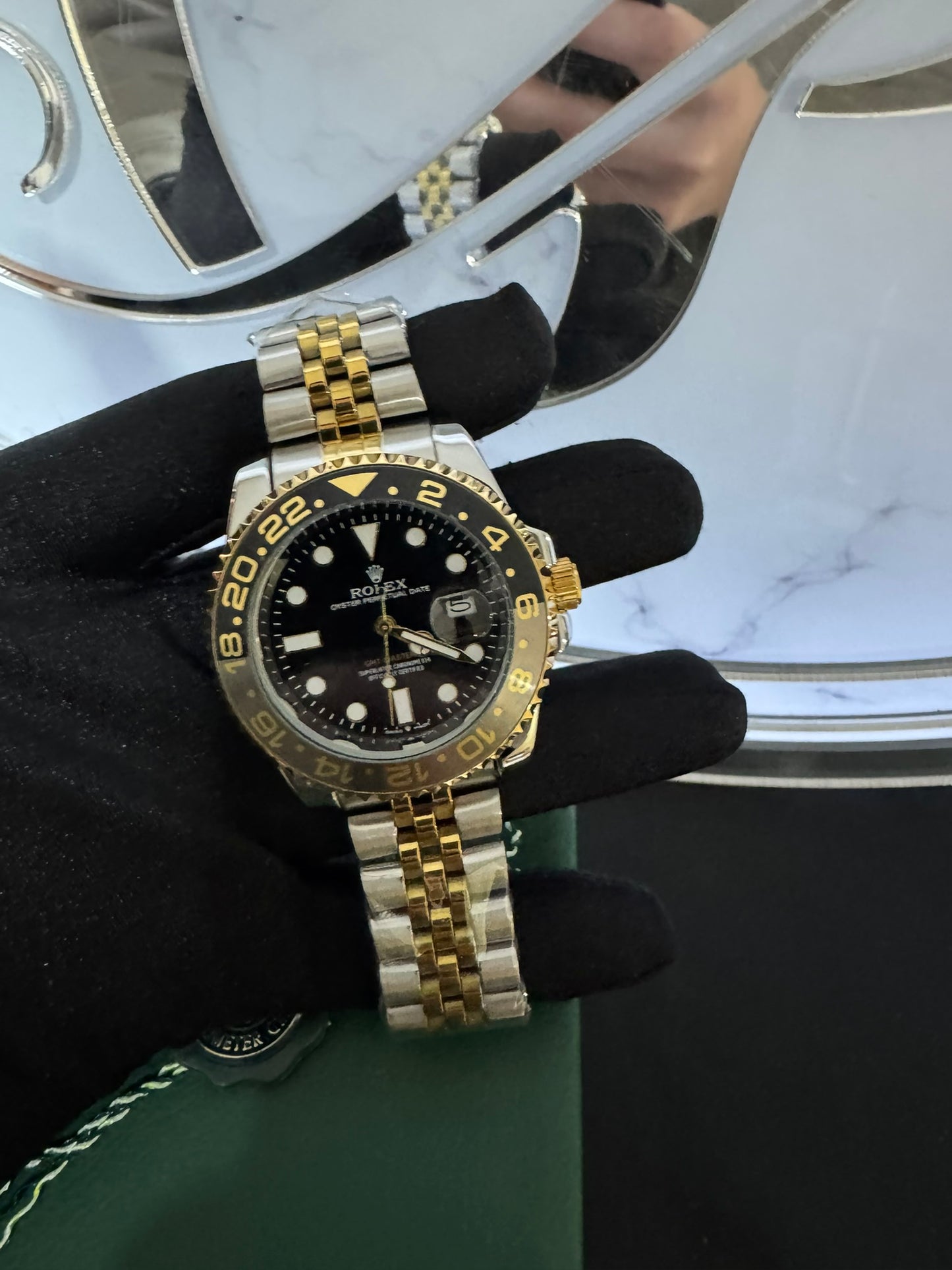 Reloj Rolex GMT Dos Tonos carátula negra