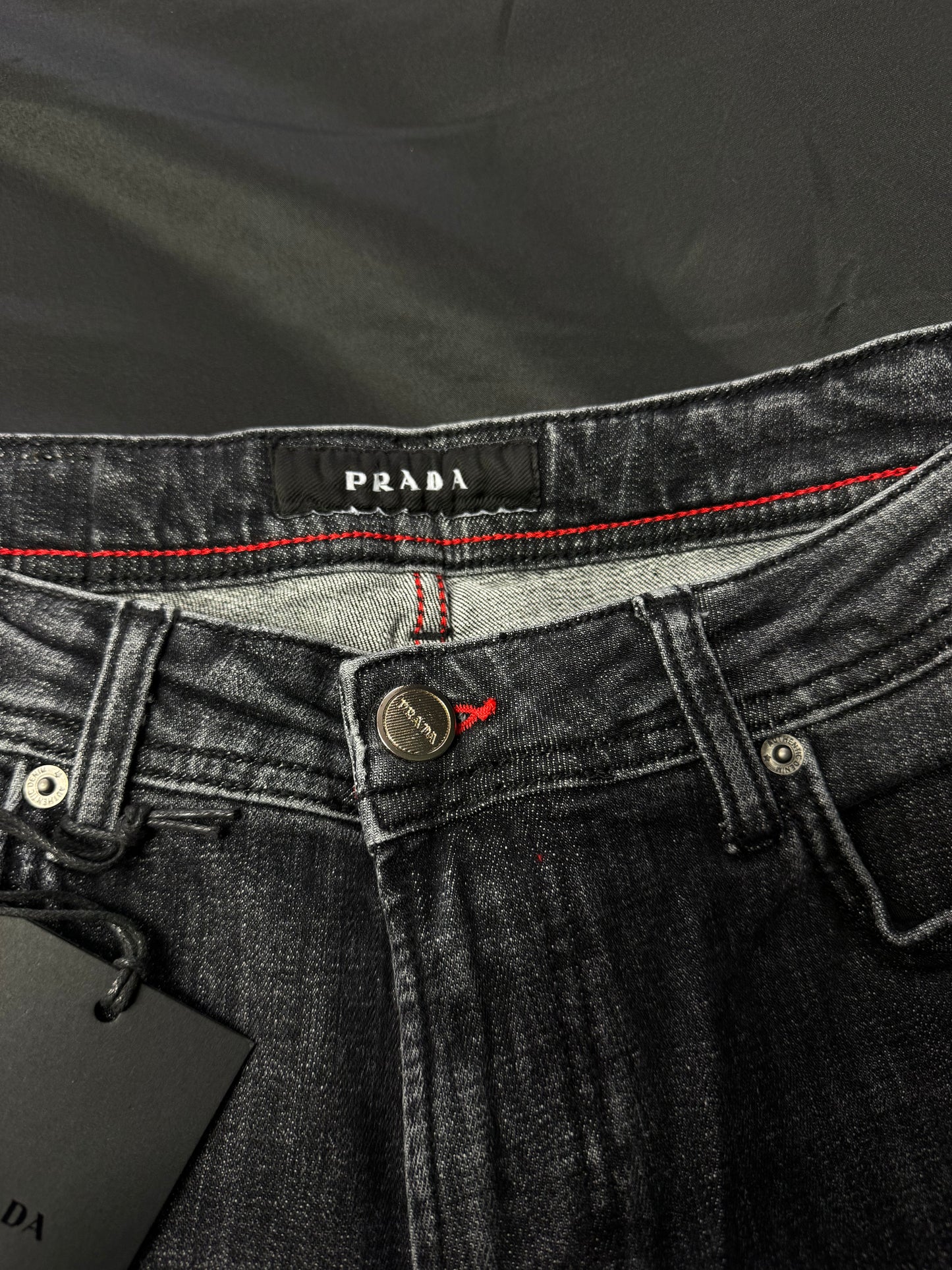 Jeans Prada Negros Etiqueta Piel con Placa