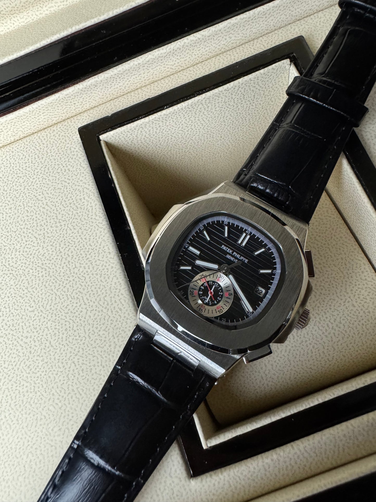 Patek Philippe Nautilus Travel Time Plata