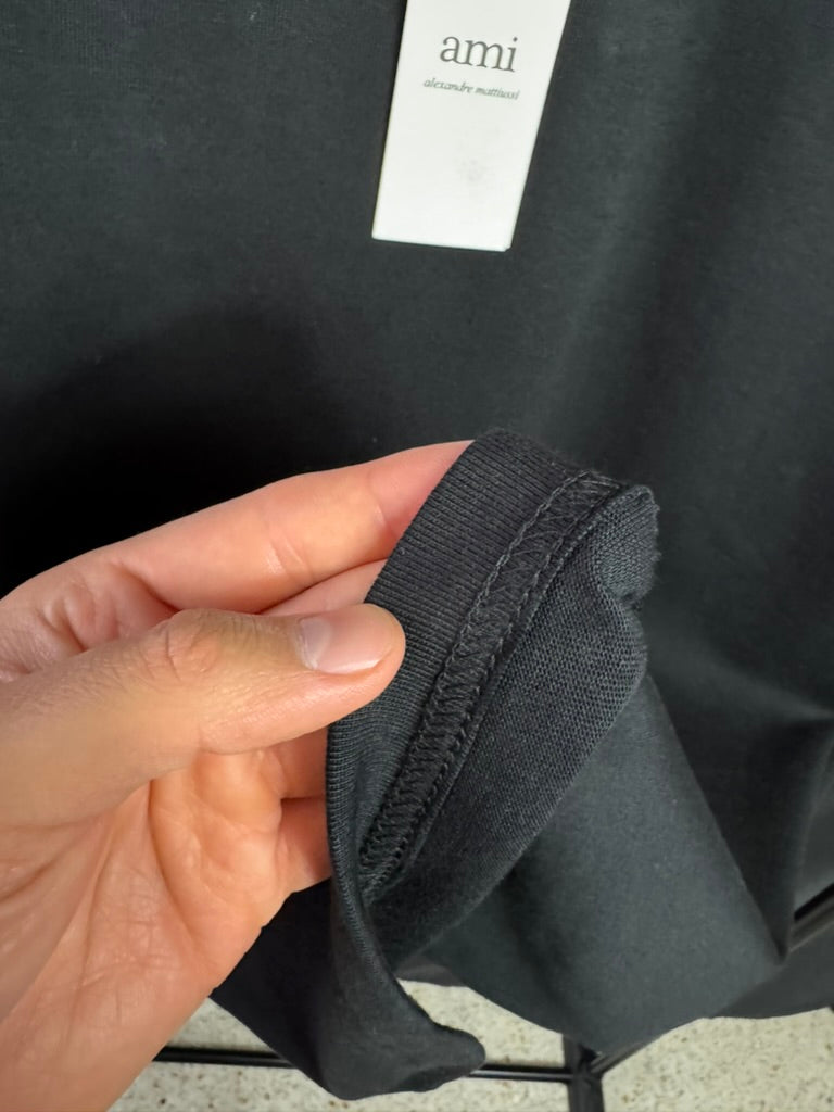 Playera Ami Mini Logo Negra Bordado UA