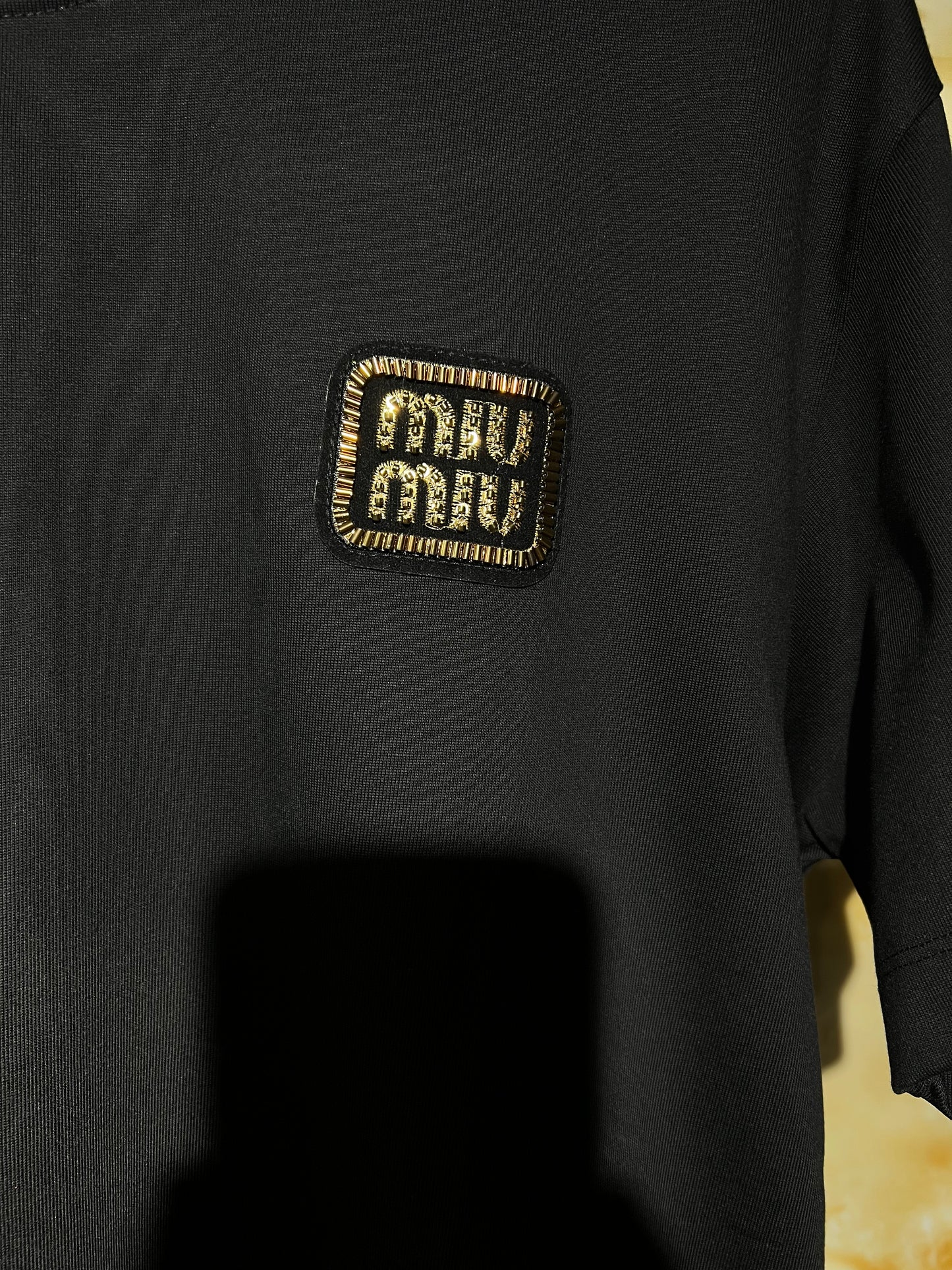 Miu Miu Gold Patch Tee Negra
