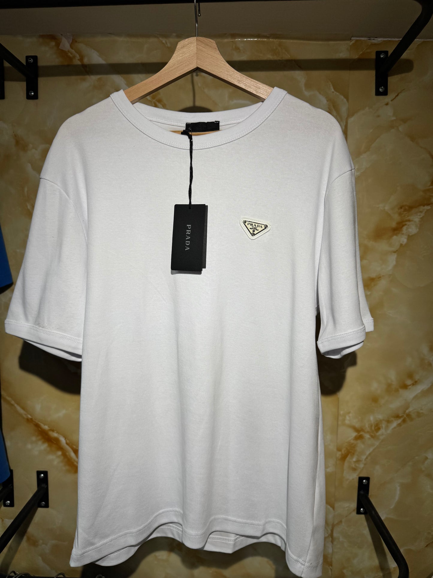 Prada Blanca Con Placa Blanca