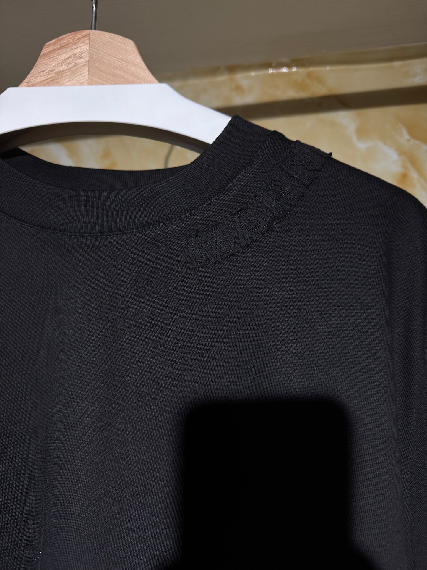 Marni T-Shirt Negra con Logo Bordado