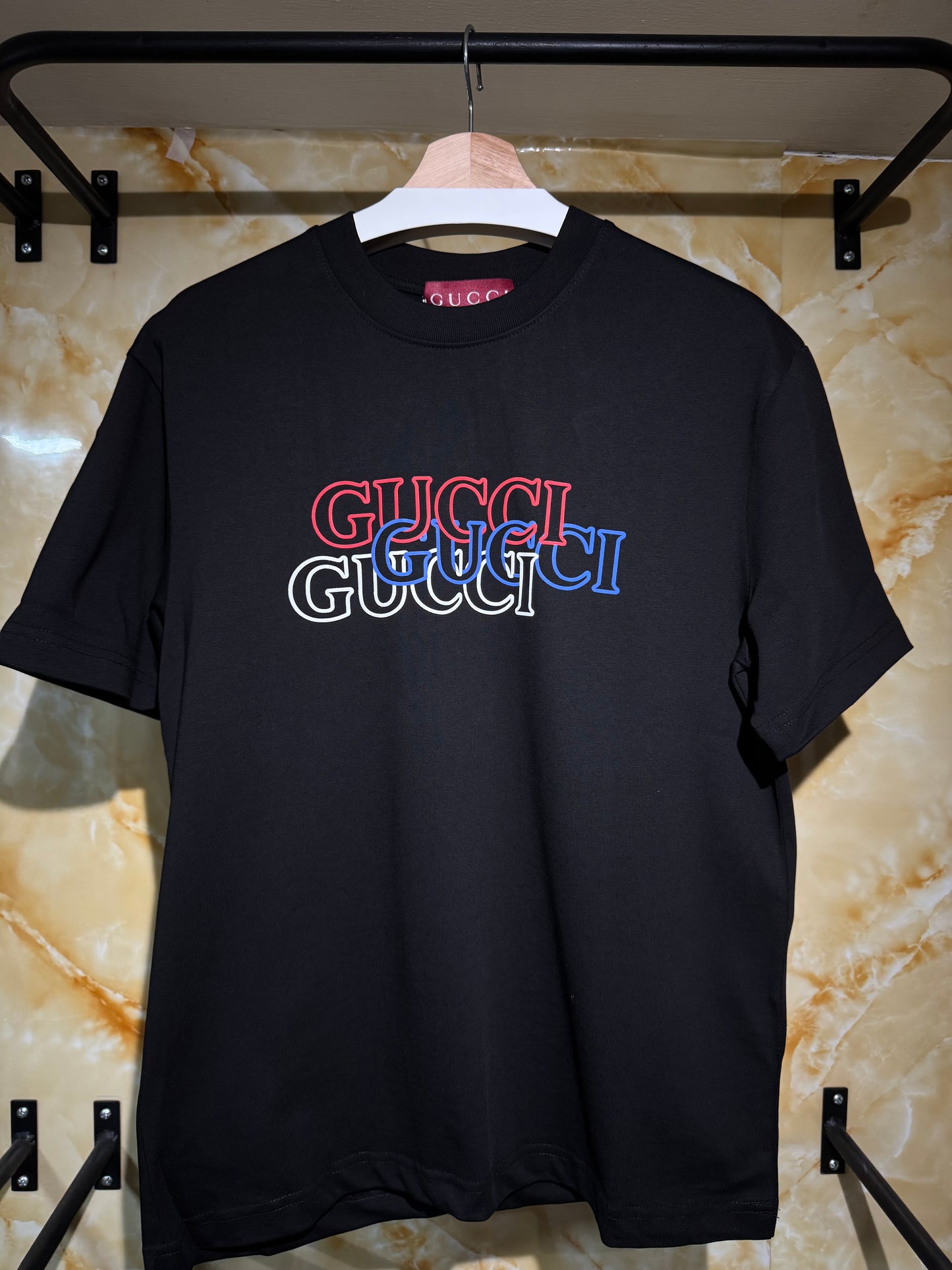 Gucci Playera Negra con Logo Triple Superpuesto Multicolor