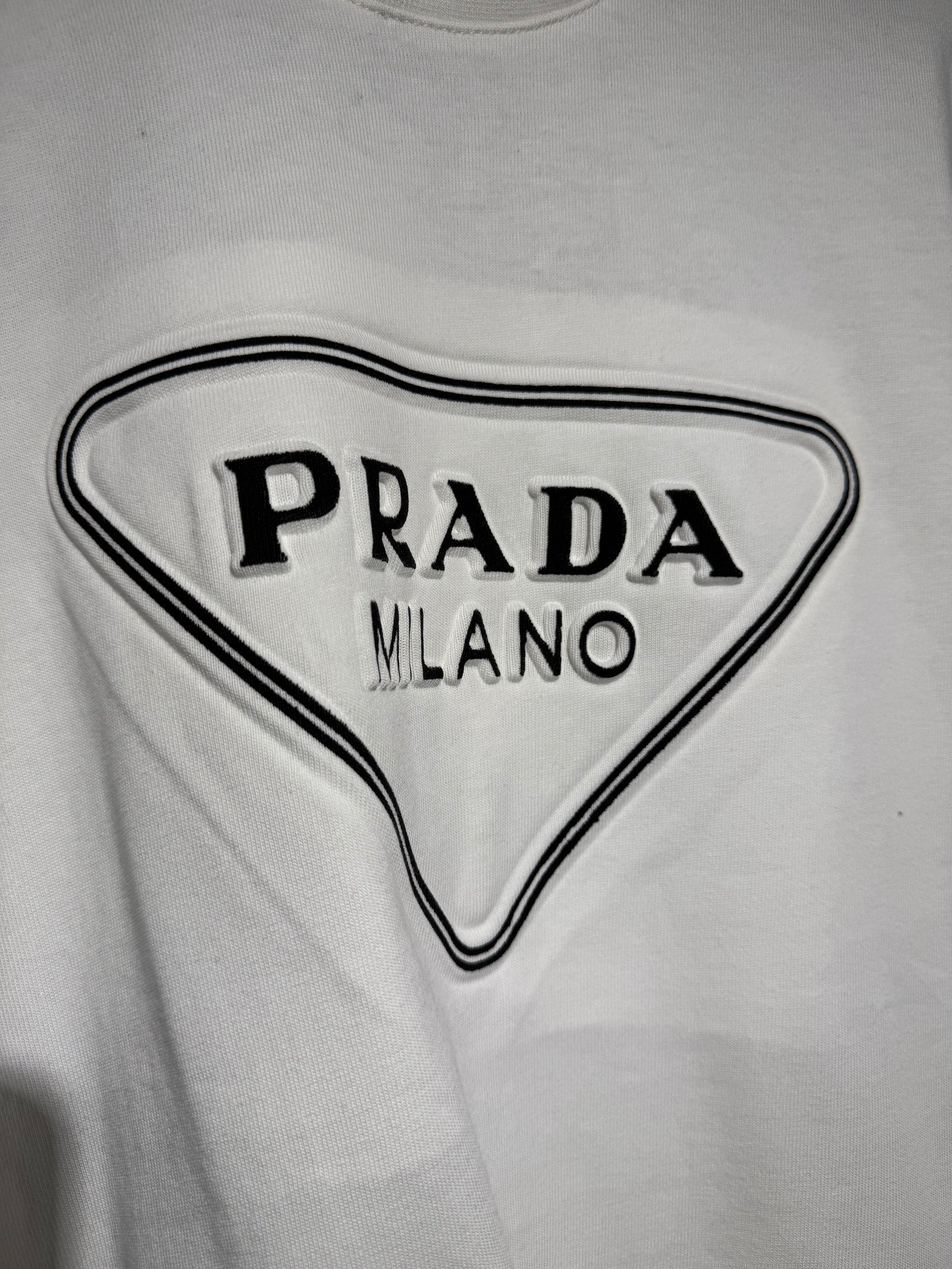 Prada Milano Triángulo – Playera Blanca