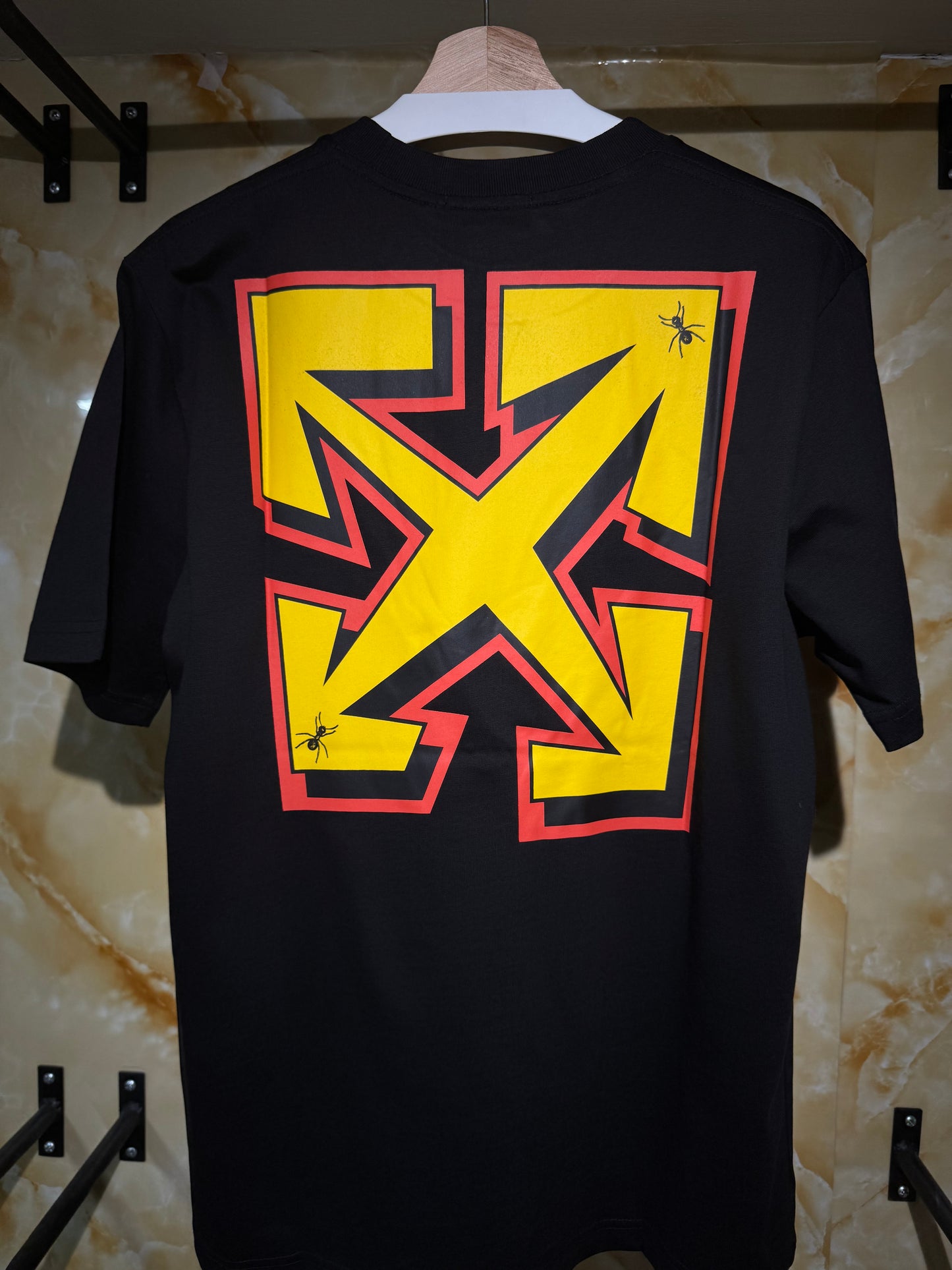 Off-White – Camiseta “Yellow Arrows Ants”