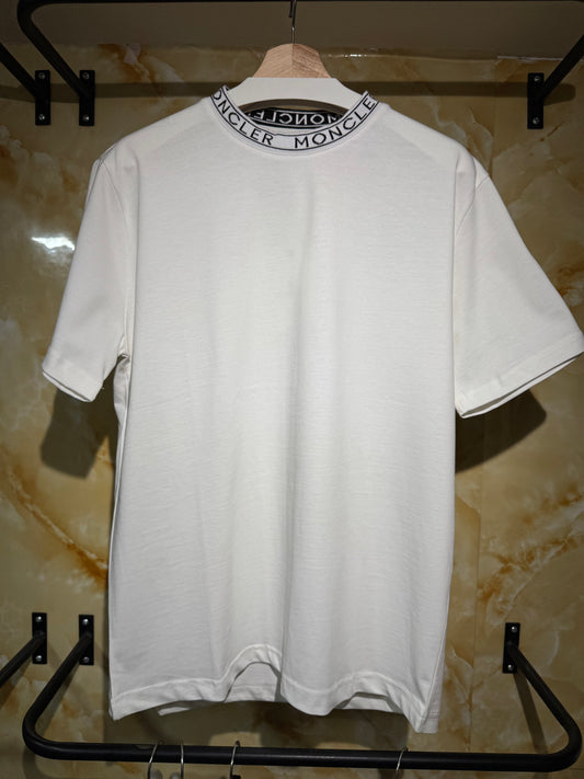 Playera Moncler “Logo Collar Knit” – Blanca