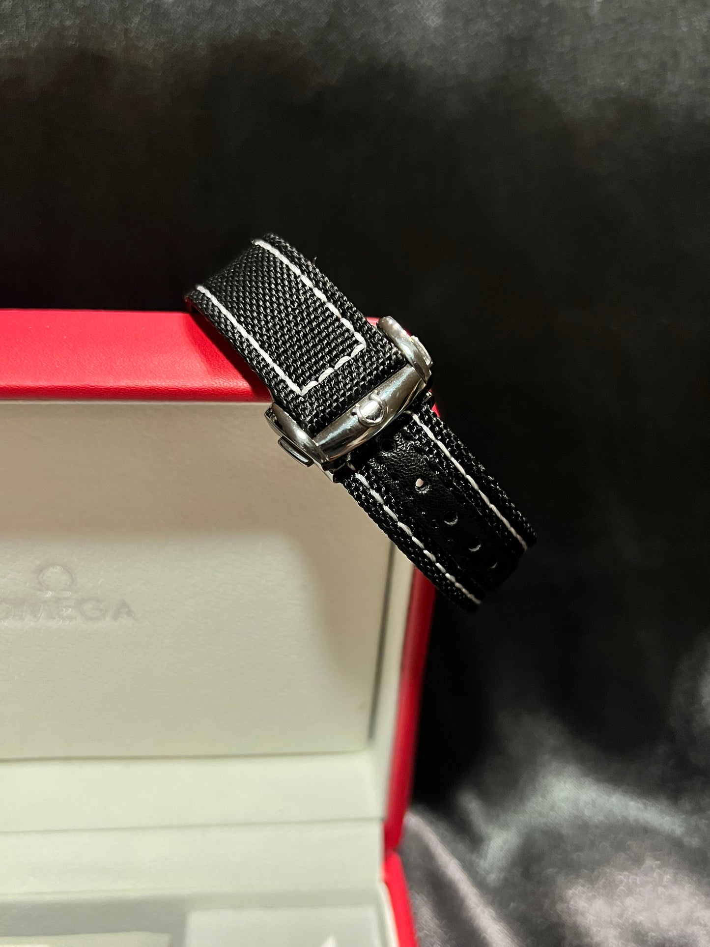 Omega SpeedMaster Grey Side of The Moon Tela