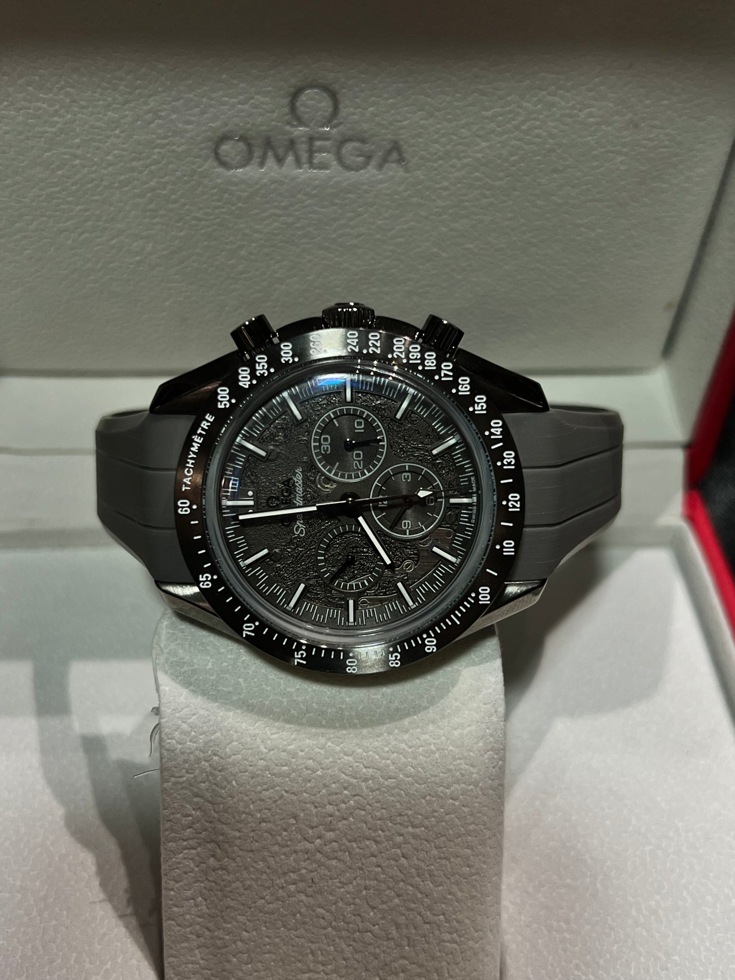 Omega SpeedMaster Grey Side of The Moon Caucho