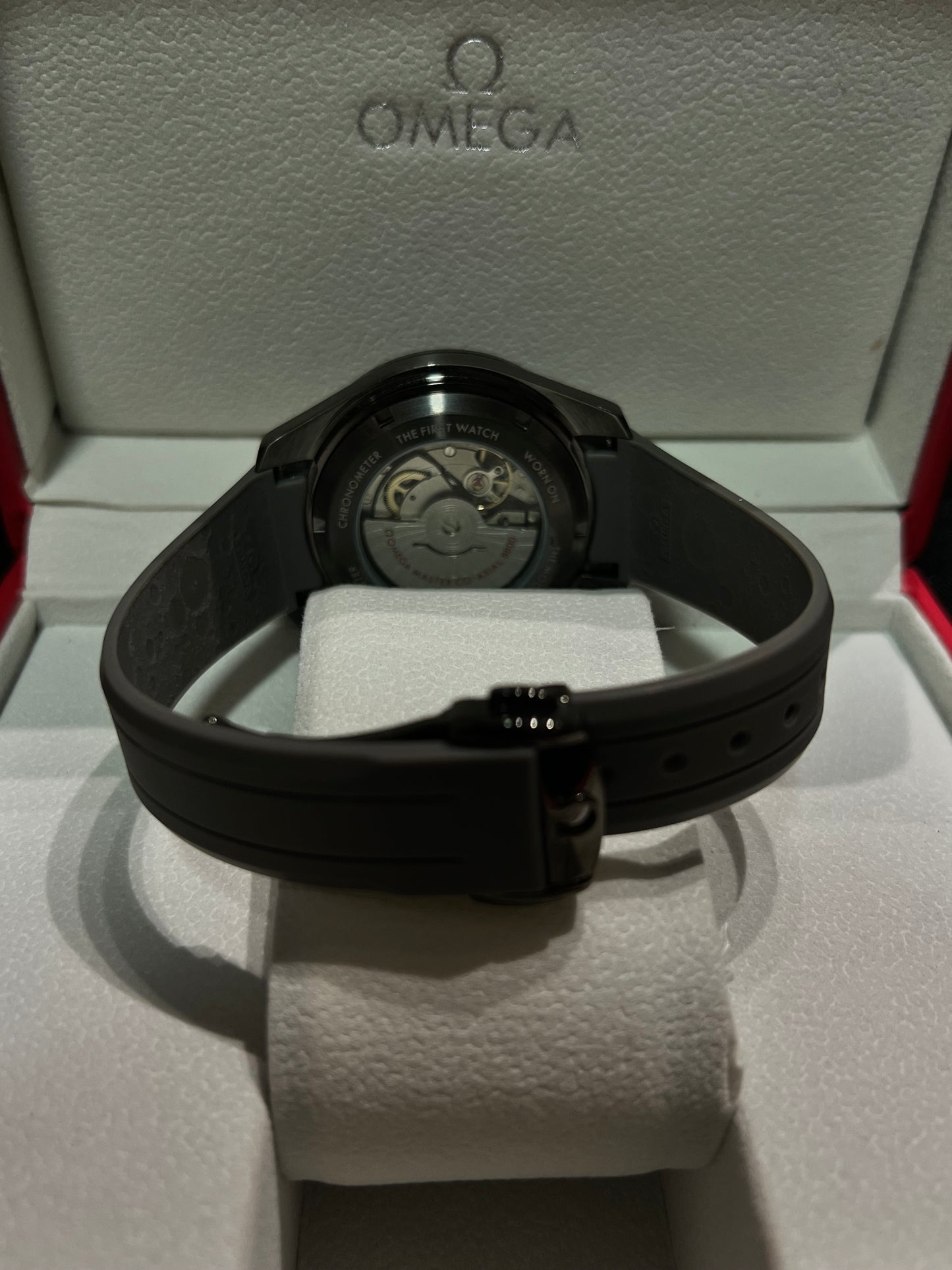 Omega SpeedMaster Grey Side of The Moon Caucho