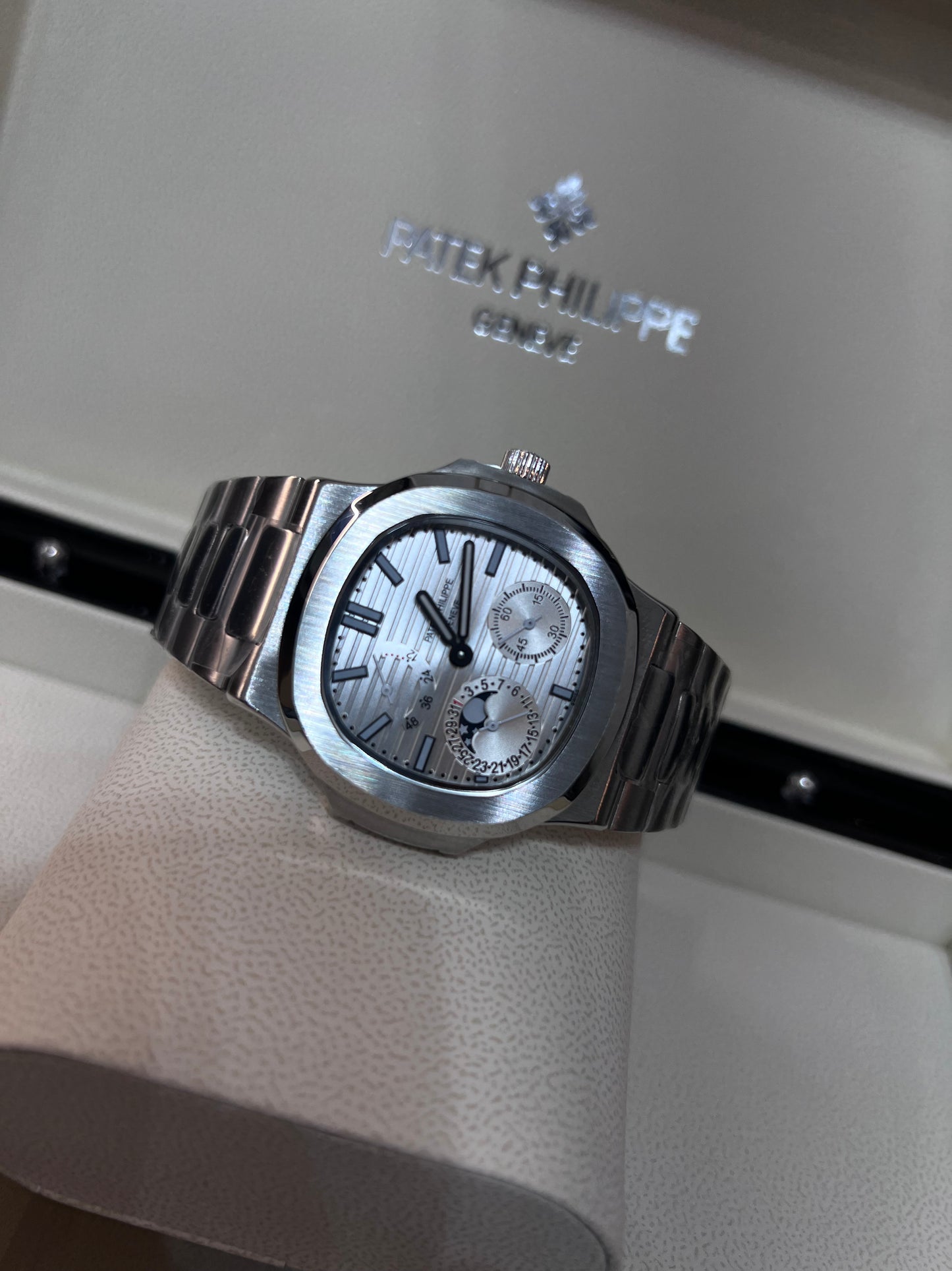 Patek Philippe Nautilus Moonphase Gris Claro